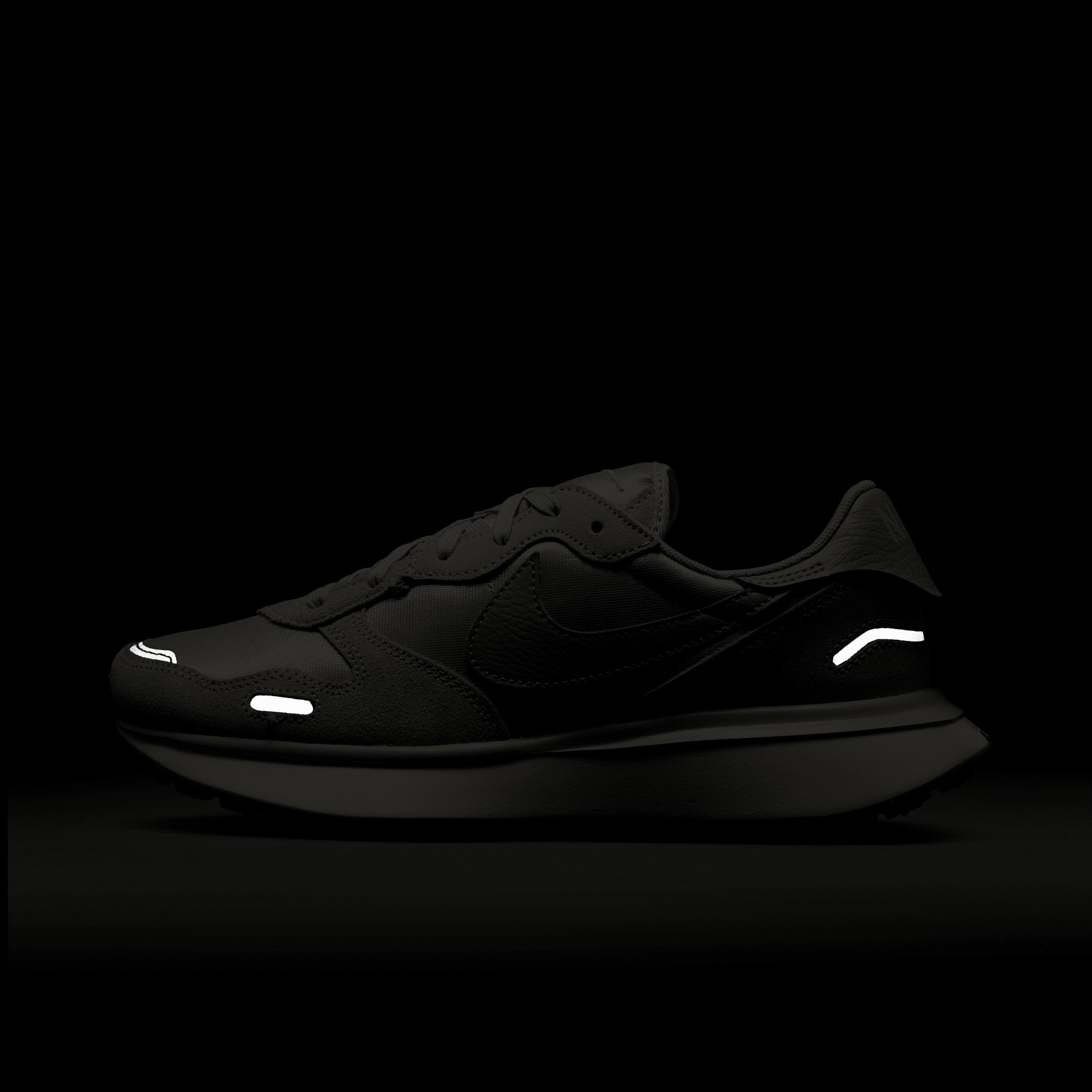 Nike Women's Phoenix Waffle Shoes Product Image