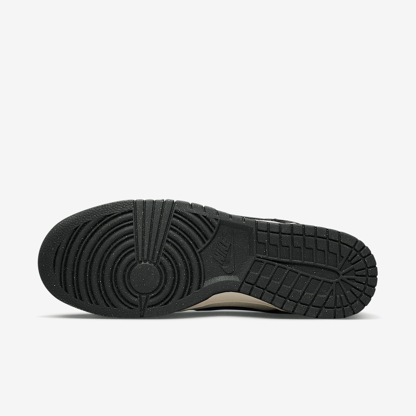 Nike Men's Dunk Low Retro SE Shoes Product Image