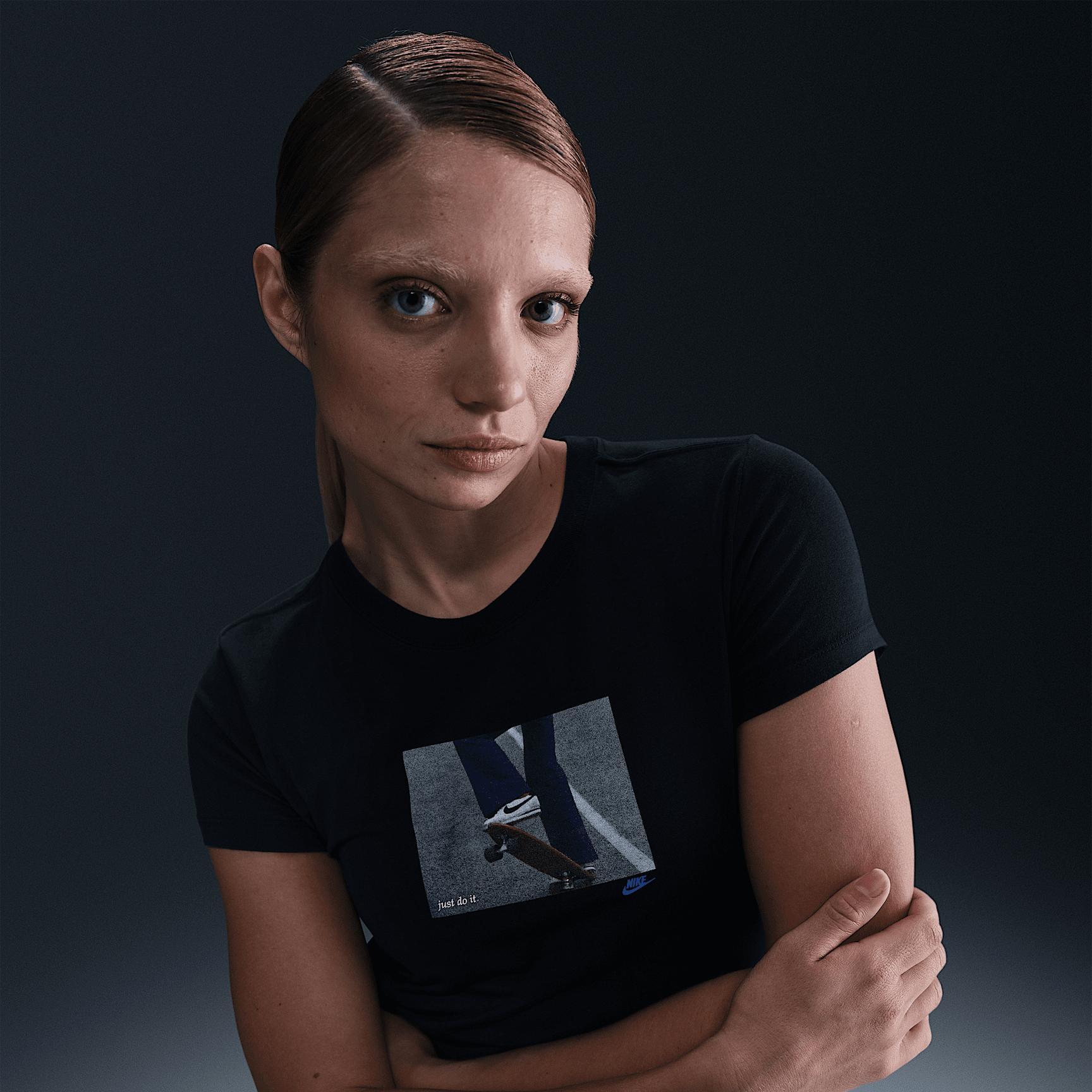 Nike Sportswear Chill Knit Women's Slim Cropped T-Shirt Product Image