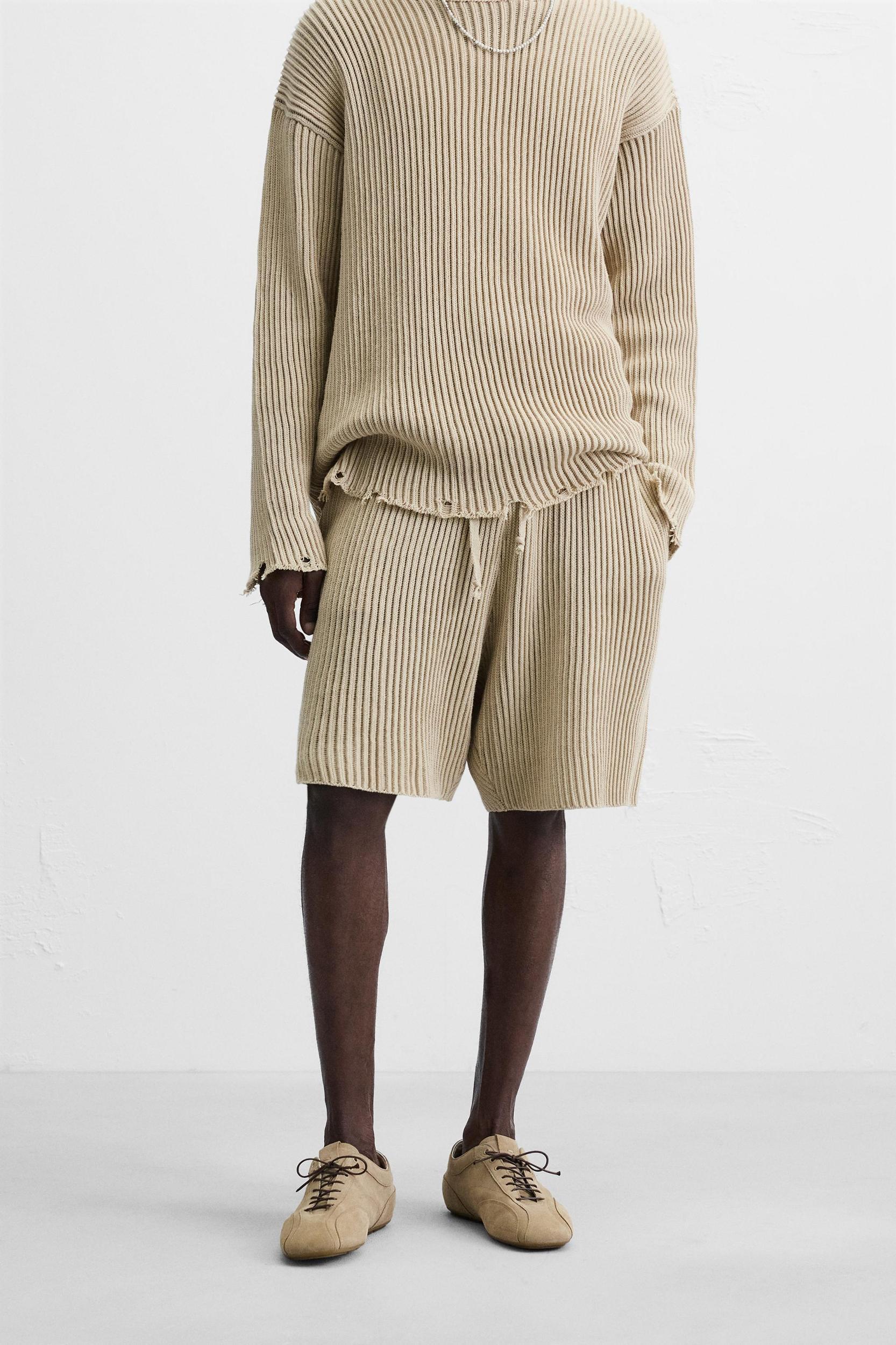 RELAXED FIT RIBBED SHORTS Product Image
