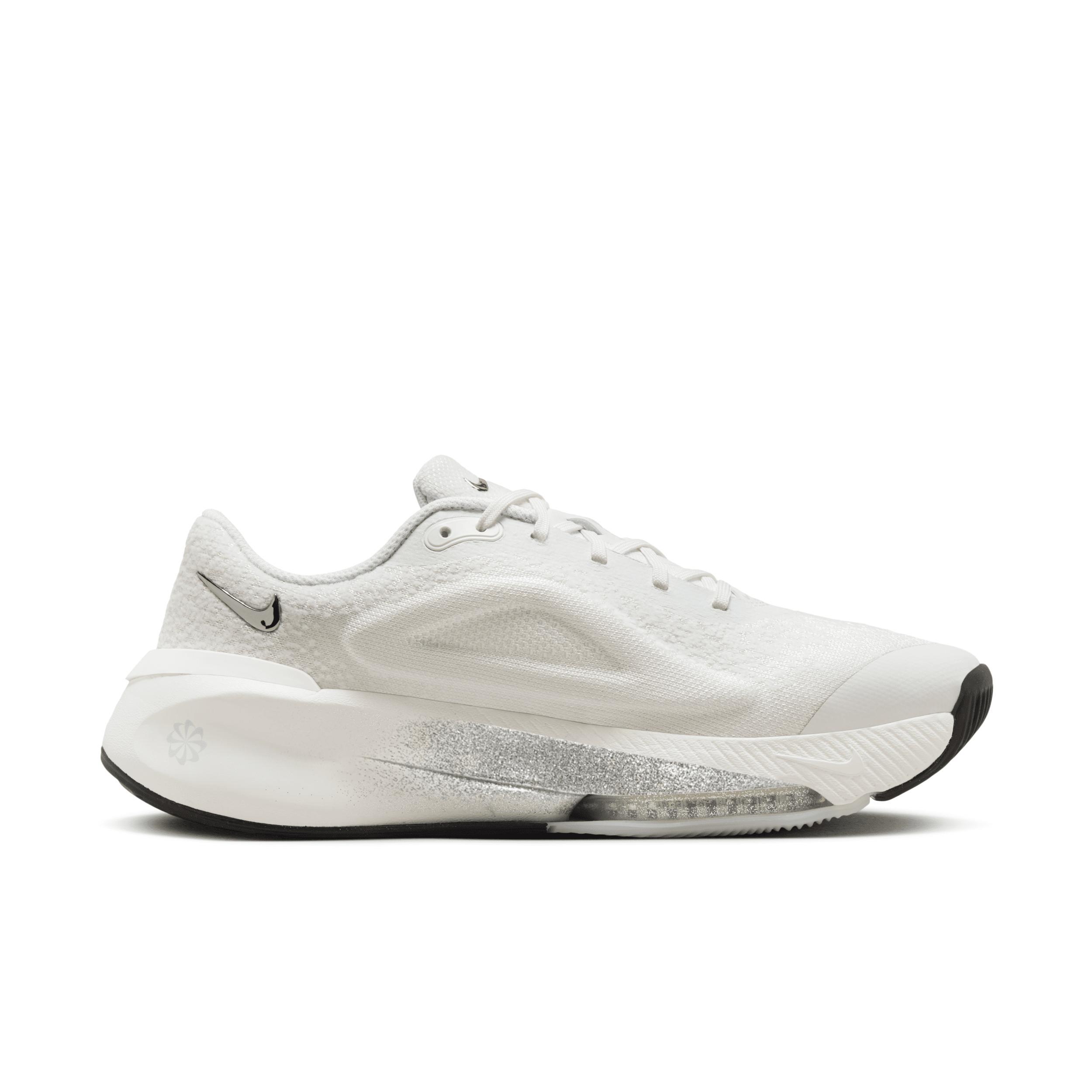 Nike Women's Versair Premium Workout Shoes with Glitter Product Image