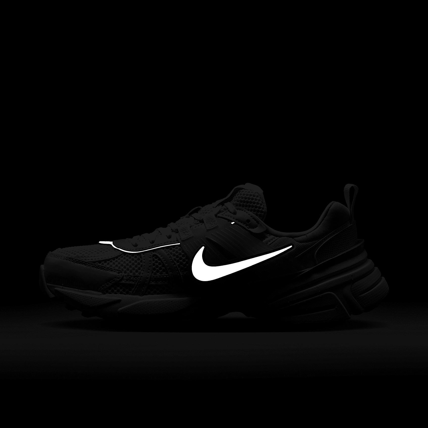 Nike Women's V2K Run Shoes Product Image