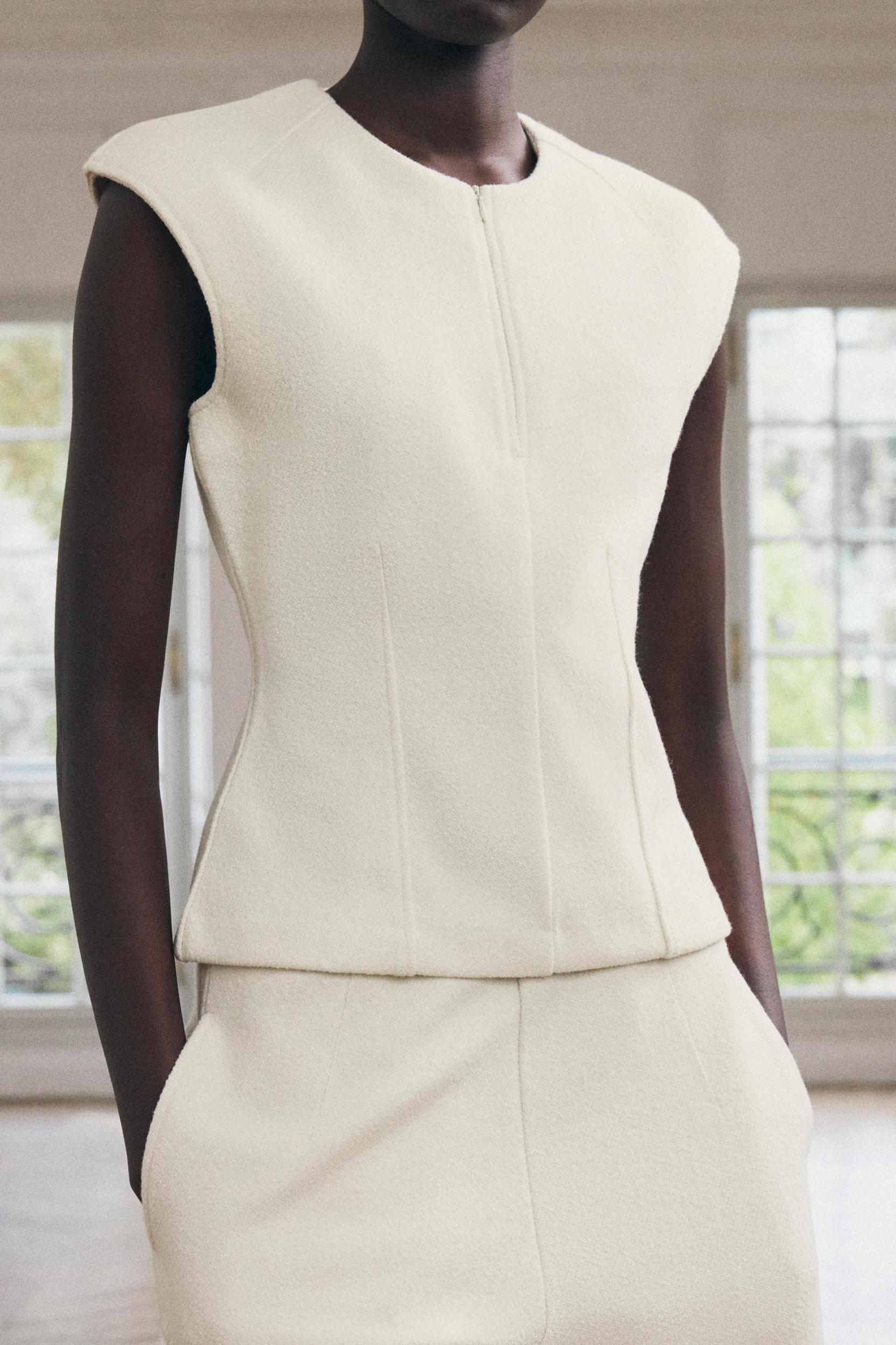 FITTED ZIPPERED TOP Product Image