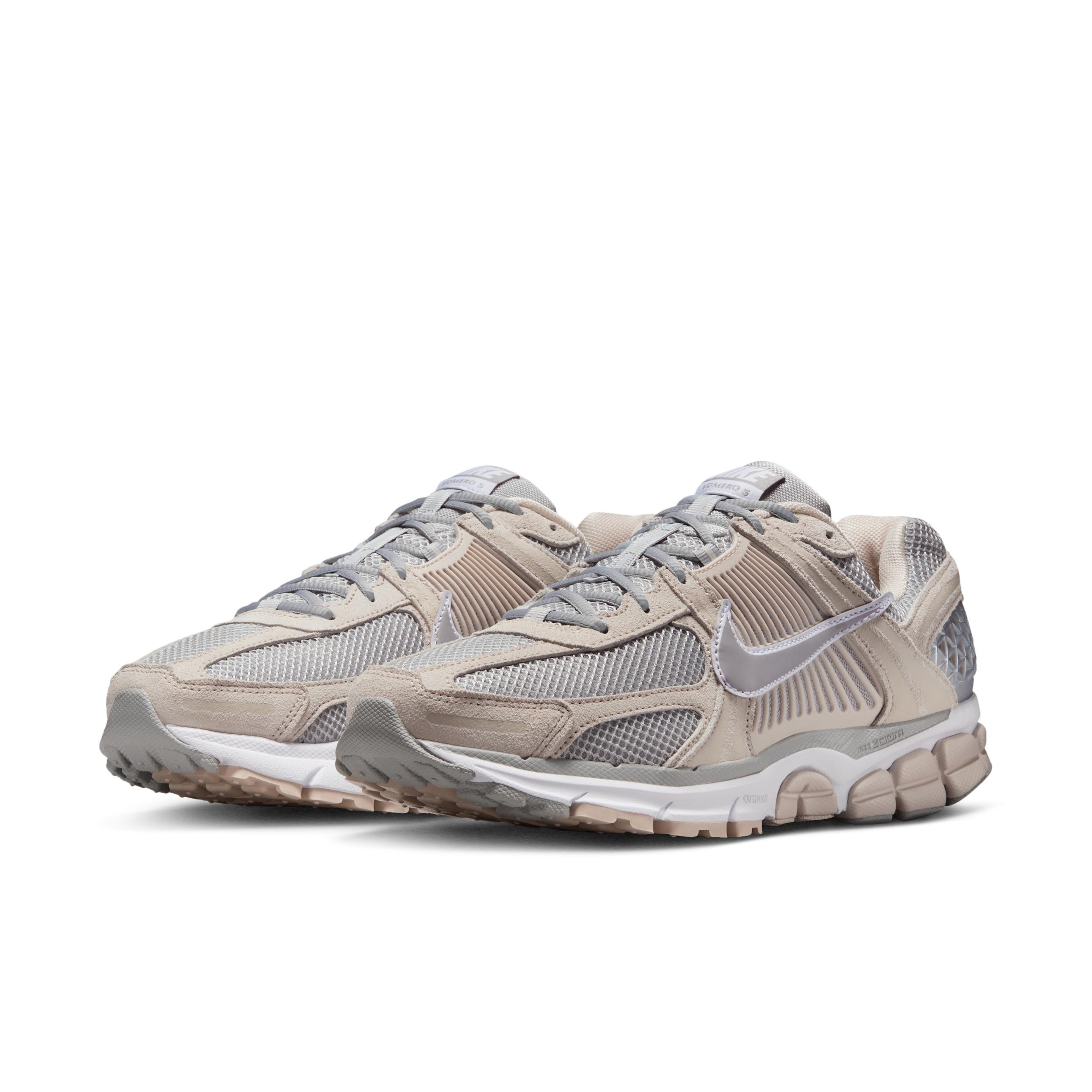 Nike Men's Zoom Vomero 5 Shoes Product Image
