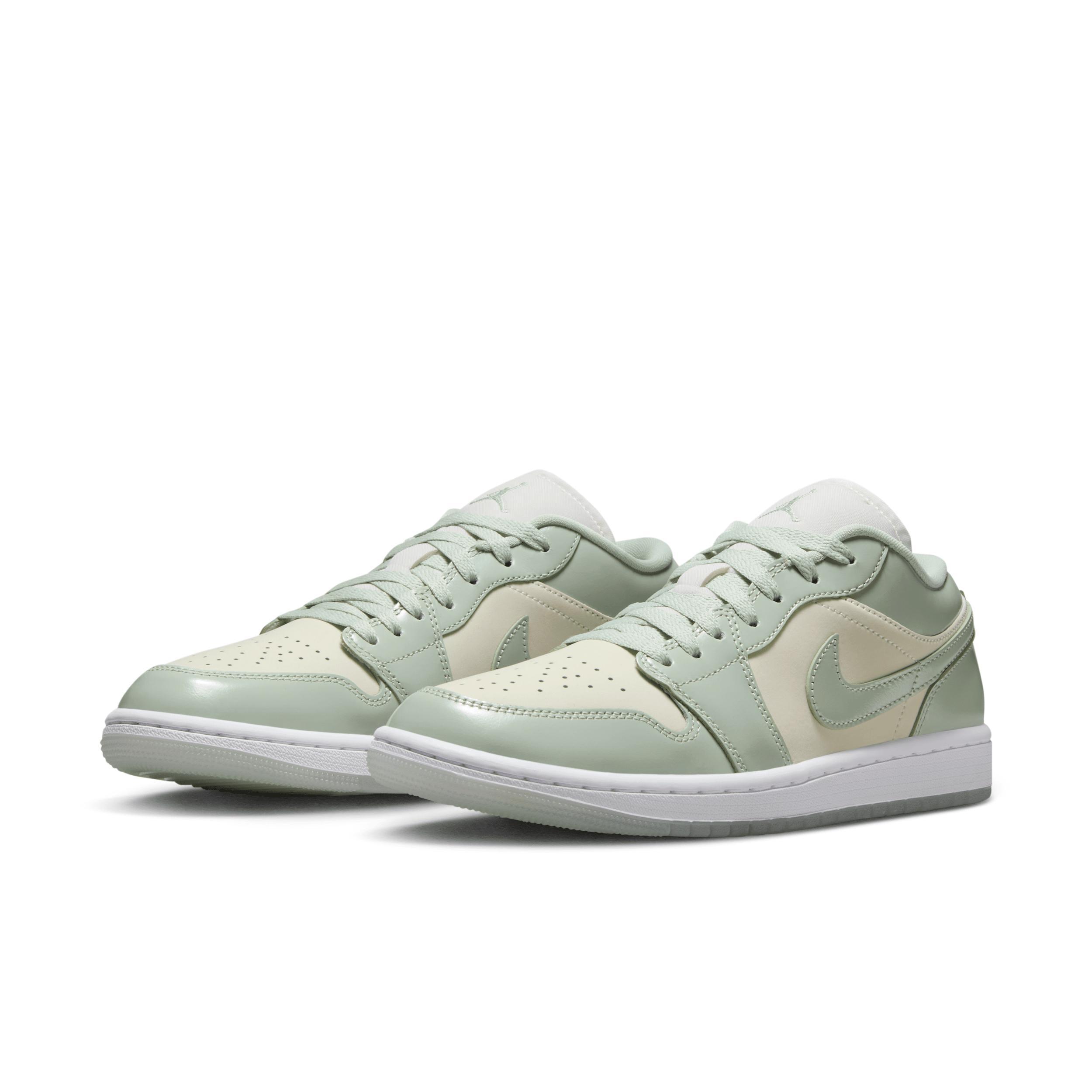 Jordan Womens Air 1 Low SE Casual Shoes Product Image