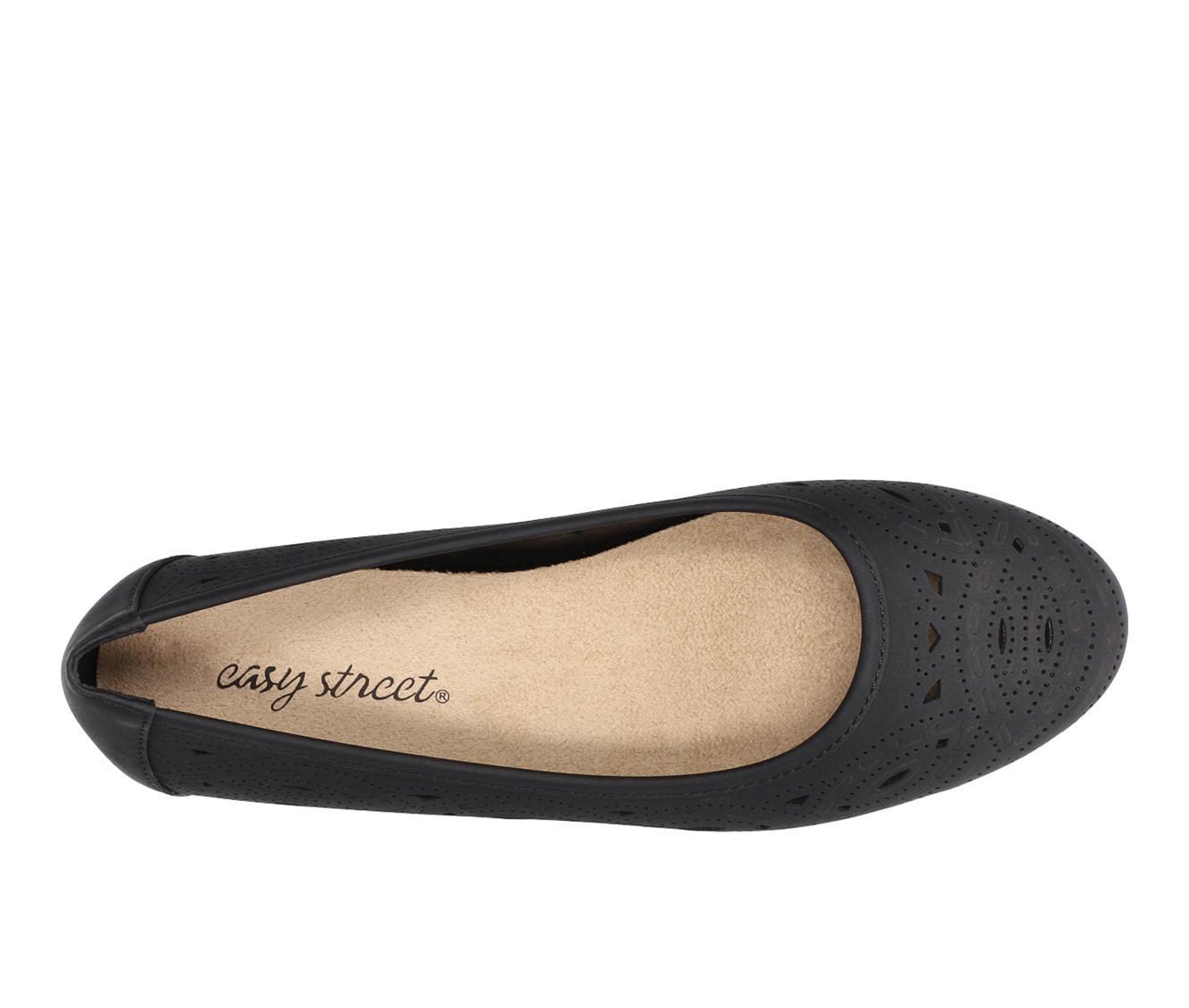 Women's White Mountain Bocah Flats Product Image