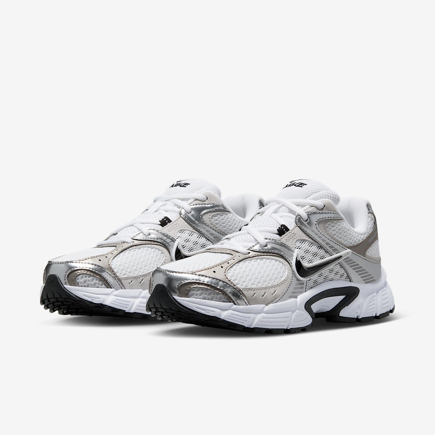 Nike Womens V5 RNR Casual Shoes in Summit White/Sail/Black Product Image