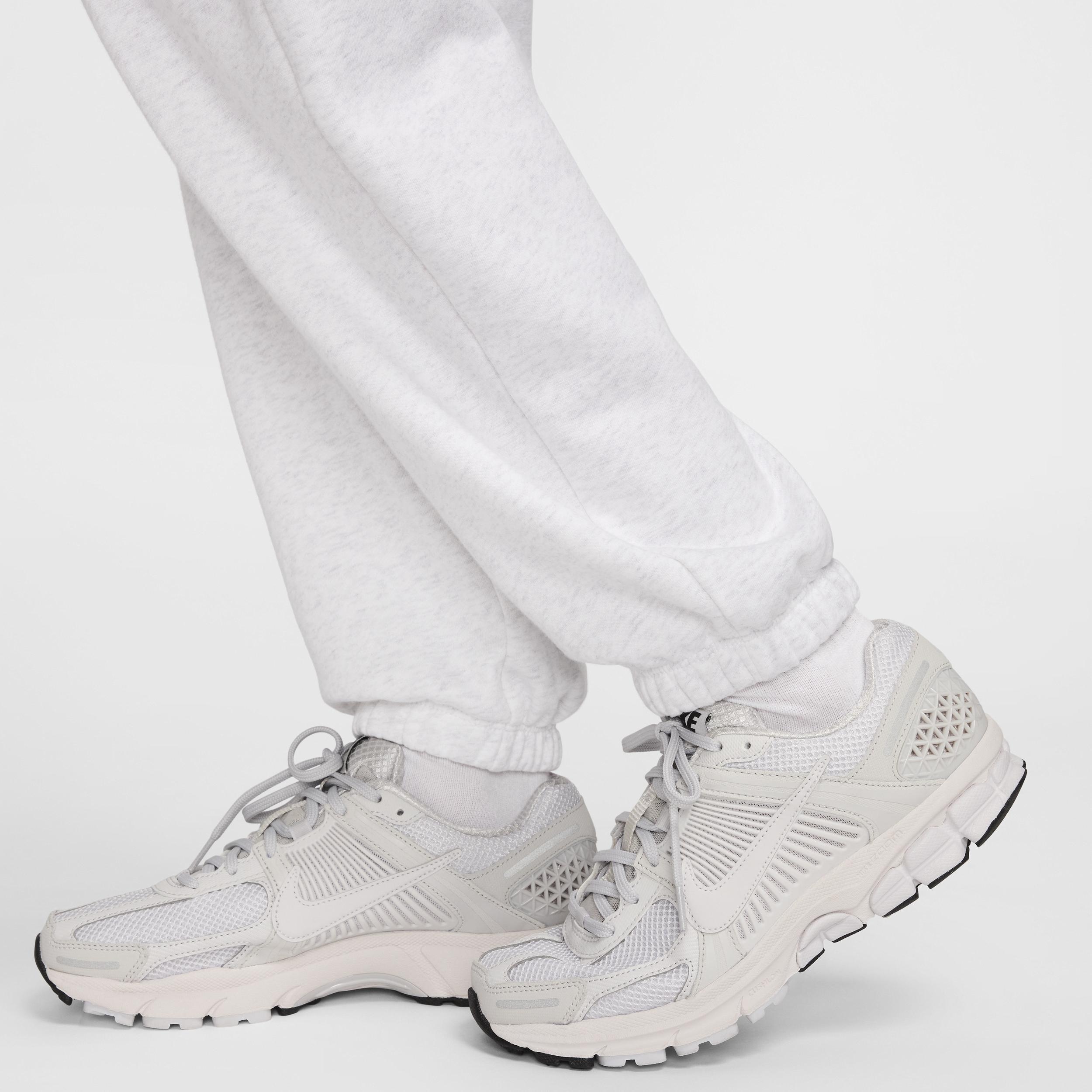 Nike Sportswear Club Fleece Women's Mid-Rise Oversized Cargo Sweatpants Product Image