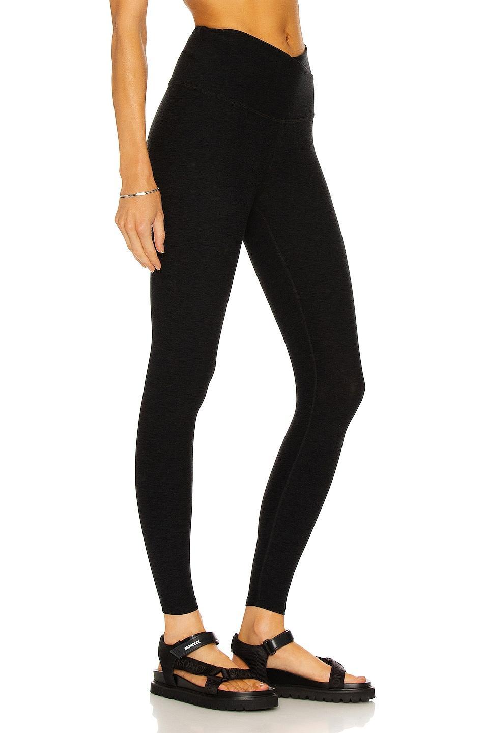 Womens At Your Leisure High-Waisted Cropped Leggings Product Image