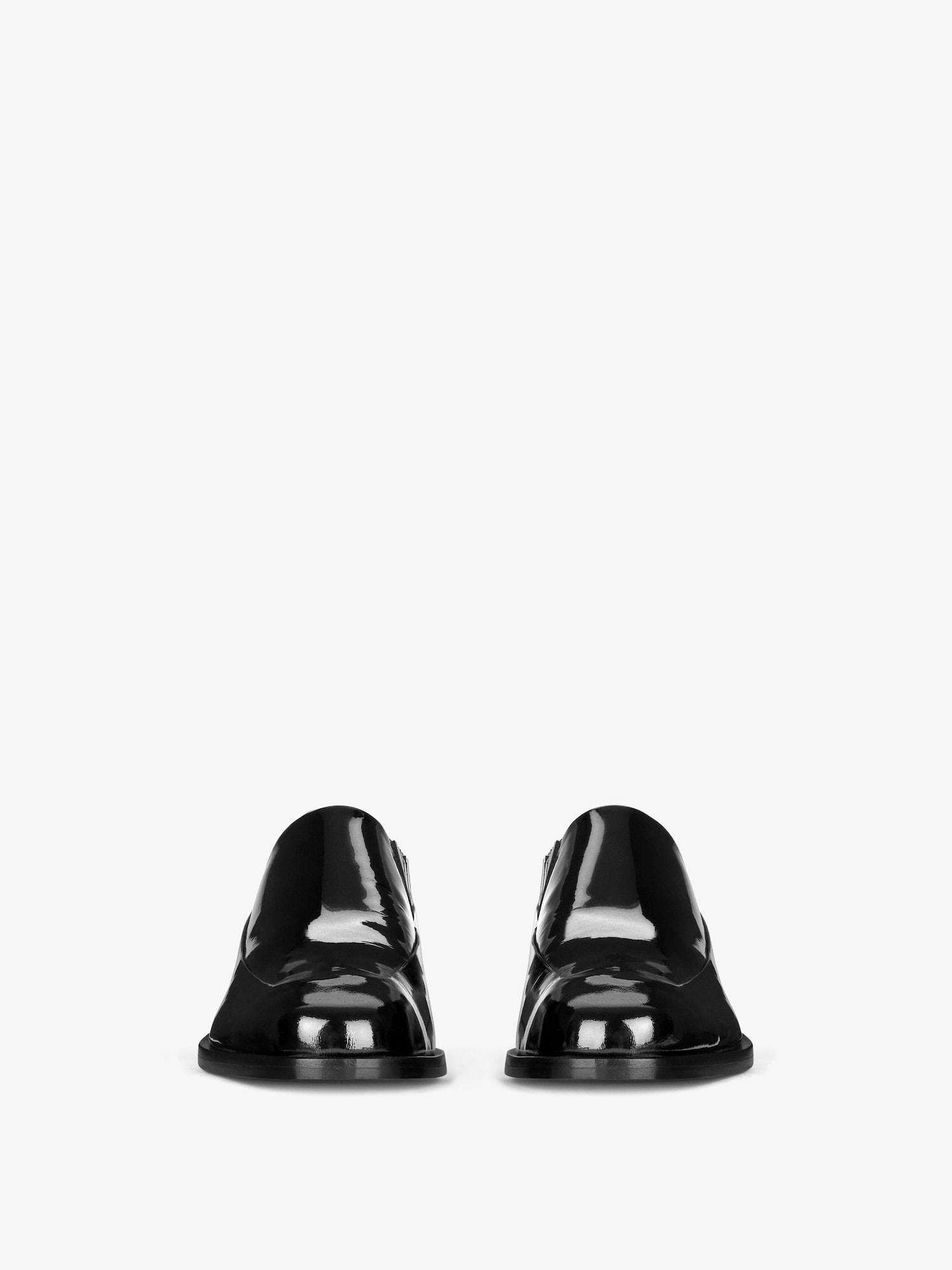 Squared derbies in patent leather Product Image
