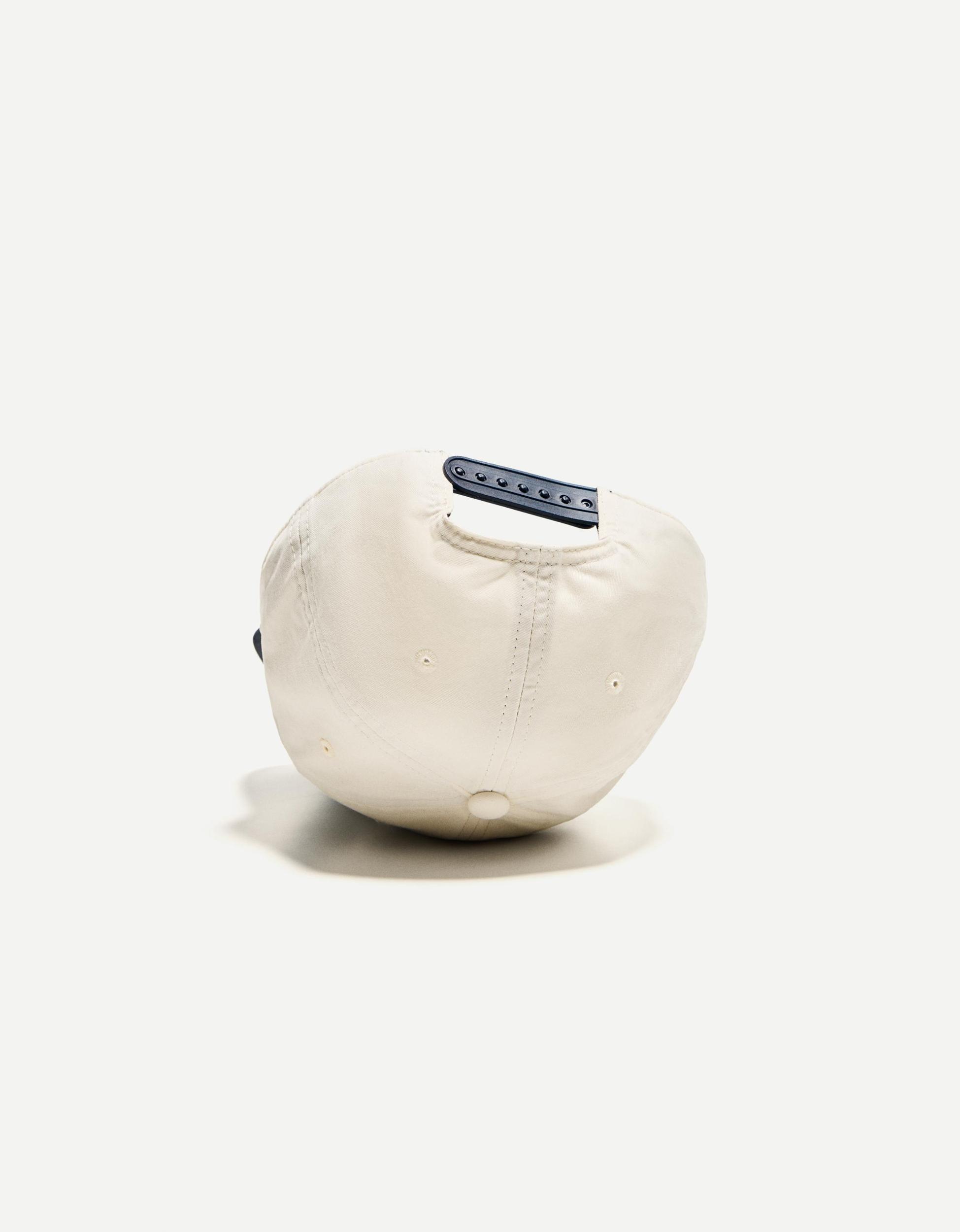 Embroidered cap Product Image
