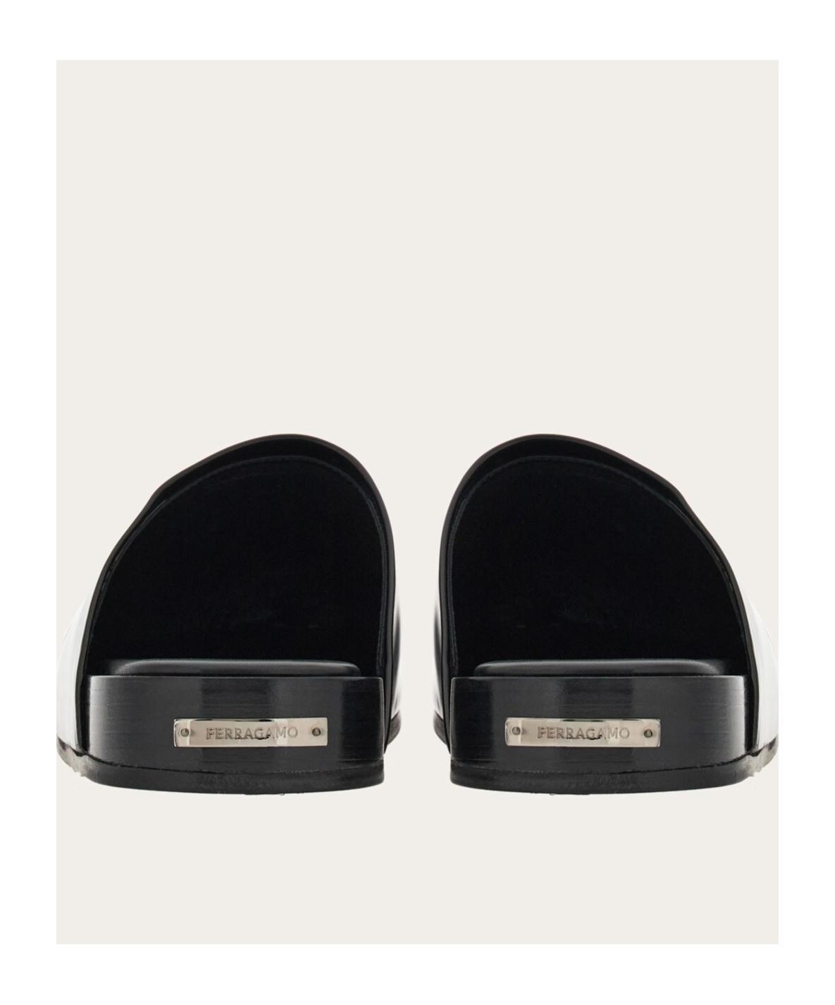 FERRAGAMO Round-toe Leather Slippers In Black Product Image