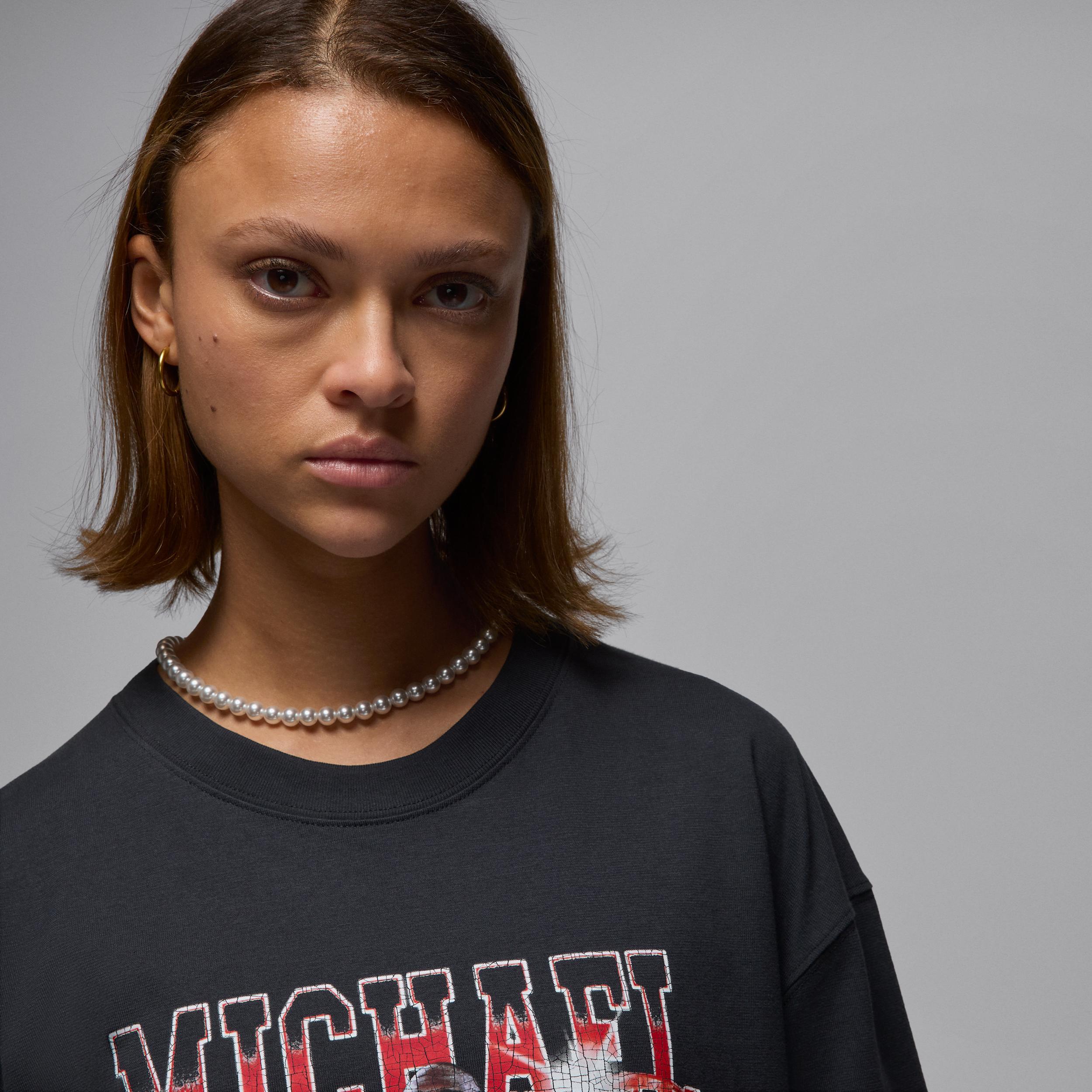 Women's Jordan Oversized Short-Sleeve Graphic T-Shirt Product Image