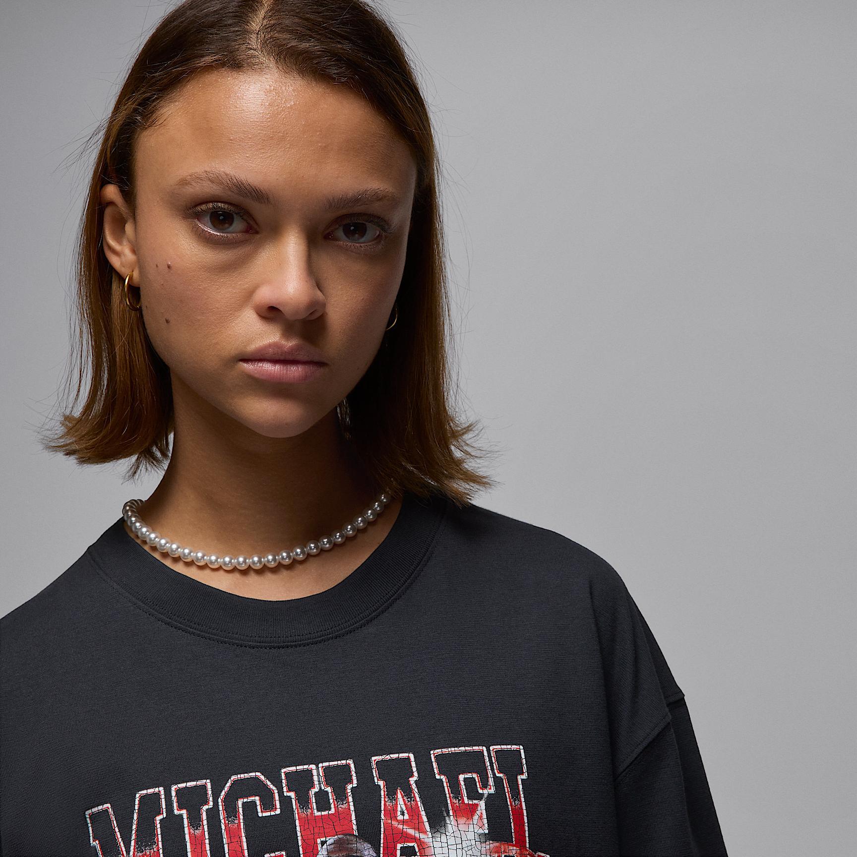 Women's Jordan Oversized Short-Sleeve Graphic T-Shirt Product Image