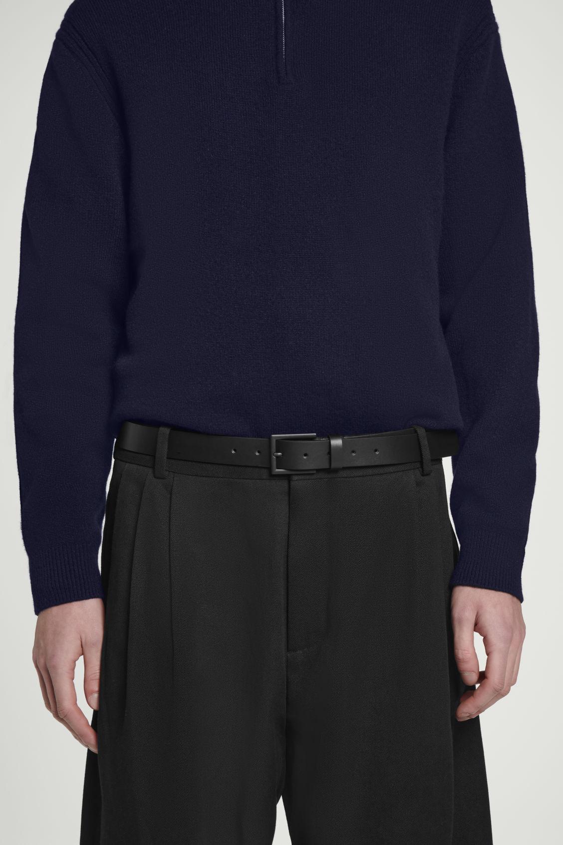 MATTE LEATHER BELT Product Image