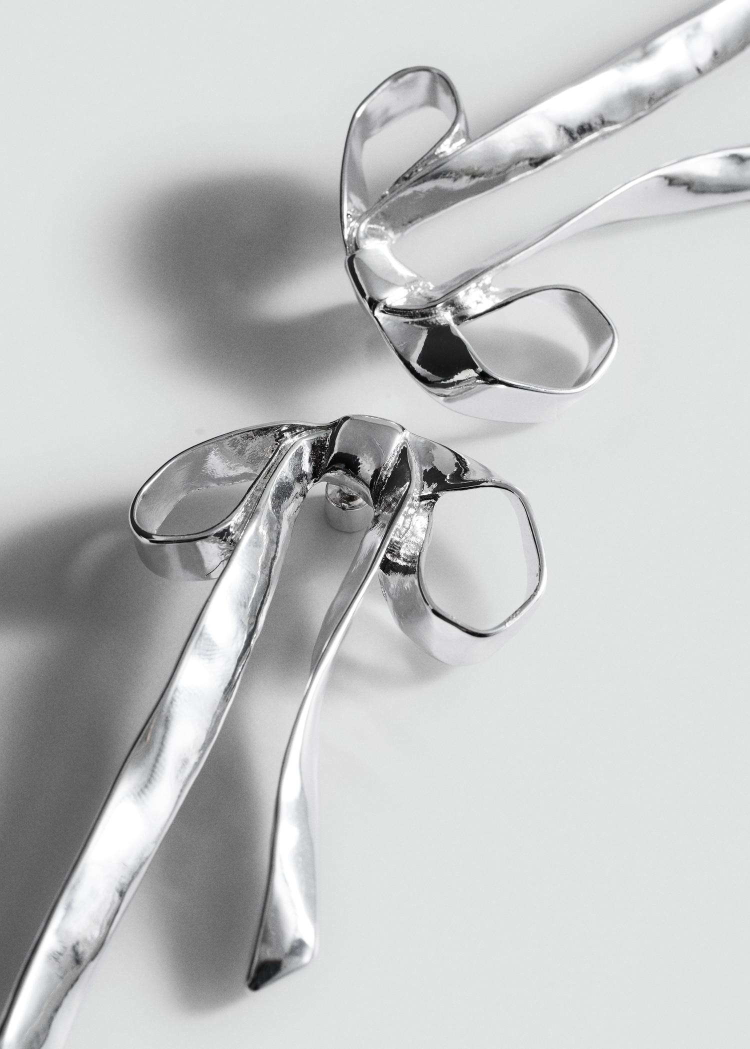 Rigid bow earrings - Women | MANGO USA Product Image