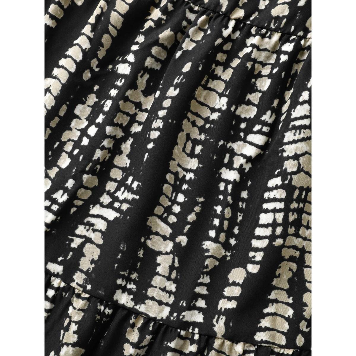 Plus Size Geometric Shirred Ruffle Layered Hem Skirt Women Black Casual Shirred No stretch Slanted pocket Everyday Skirts BloomChic 28/5X Product Image