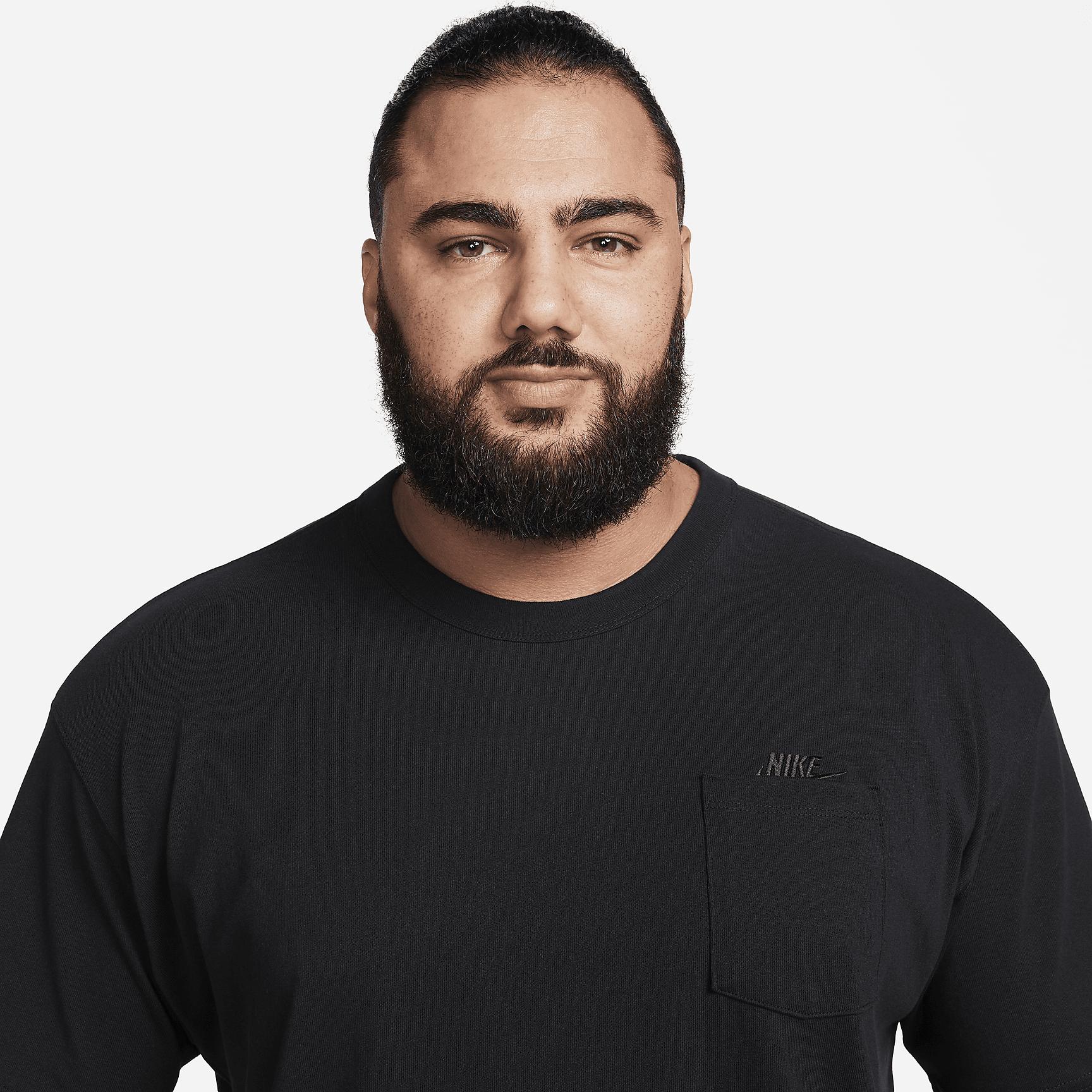 Nike Sportswear Premium Essentials Men's Pocket T-Shirt Product Image