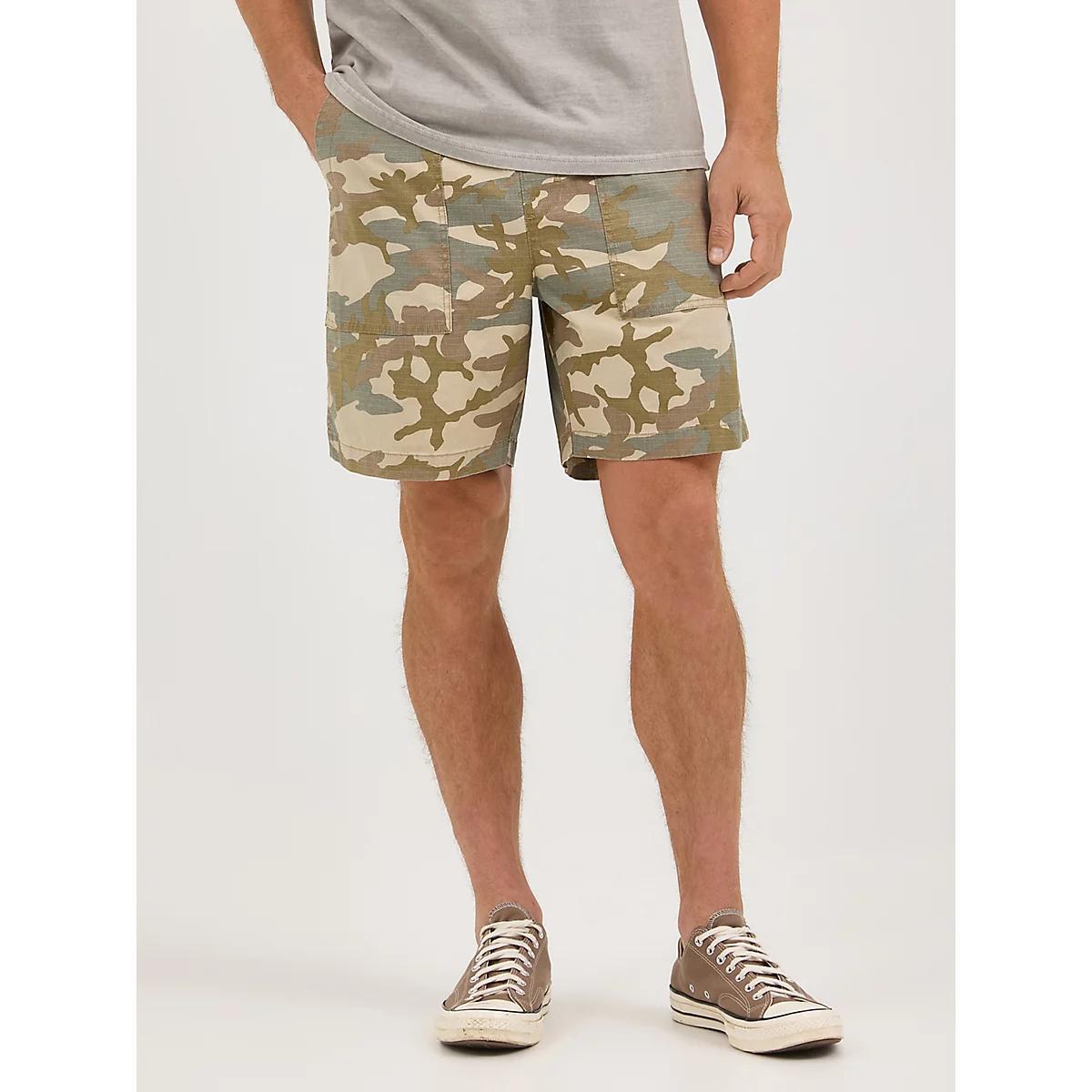 Men's Utility Pull On Short in Ombre Product Image