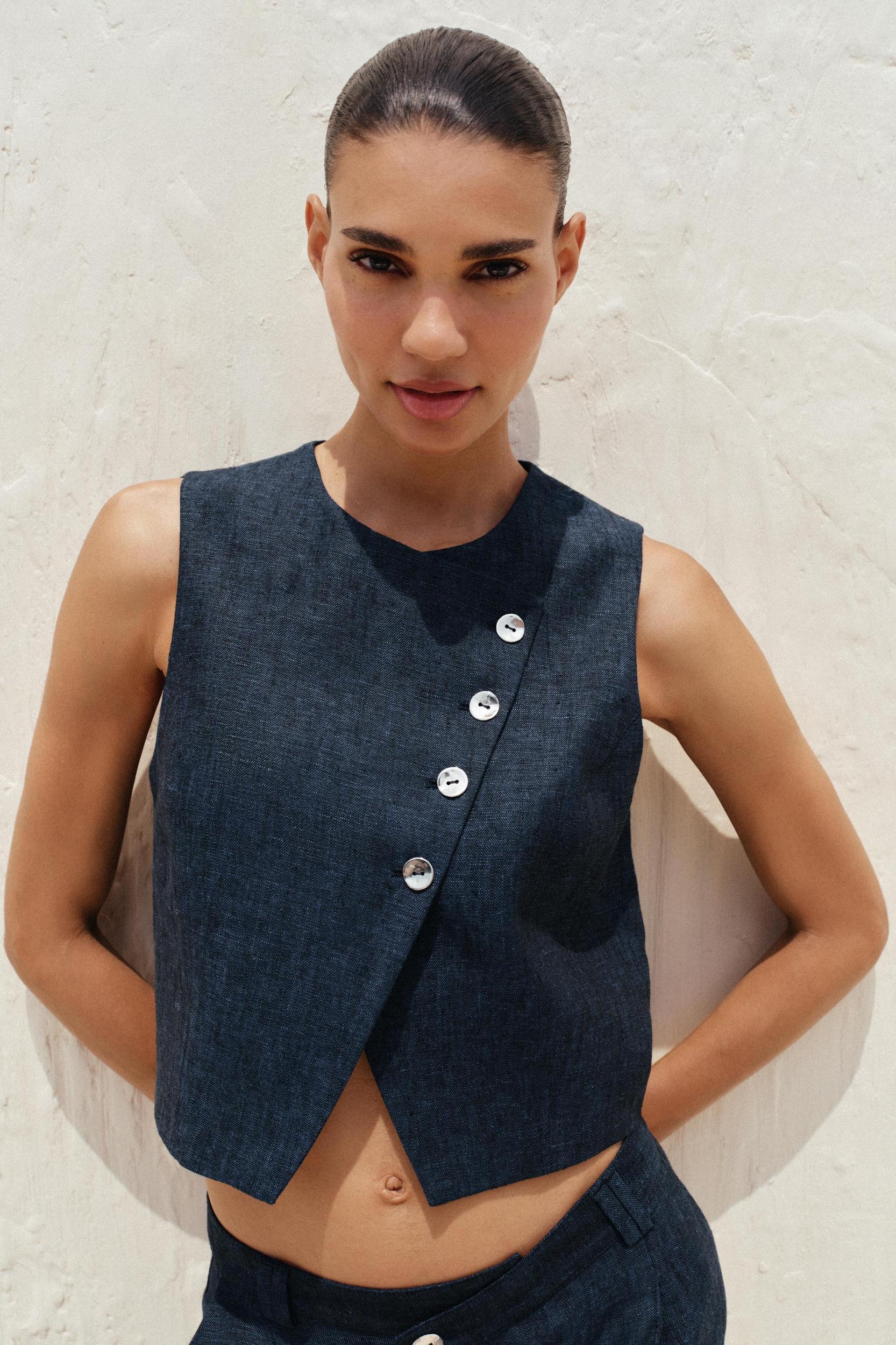 100% LINEN DOUBLE-BREASTED VEST Product Image