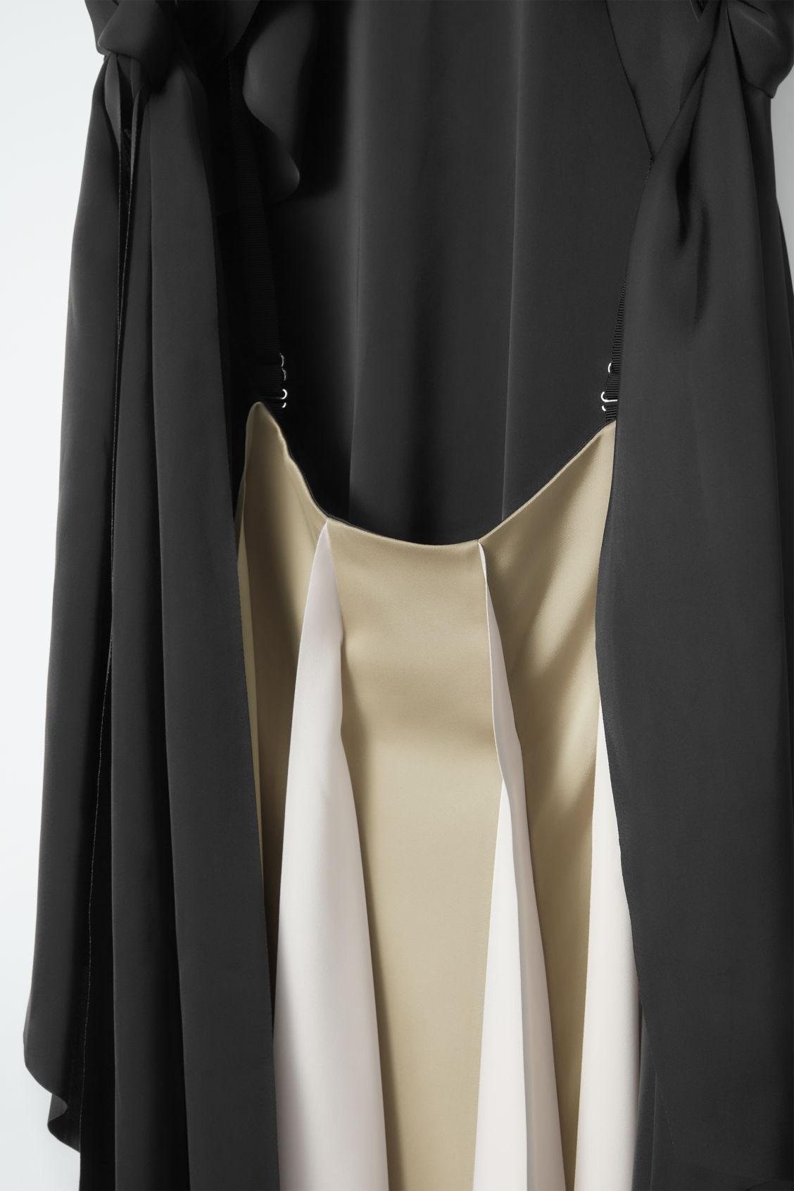 THE OPEN-BACK MAXI DRESS Product Image