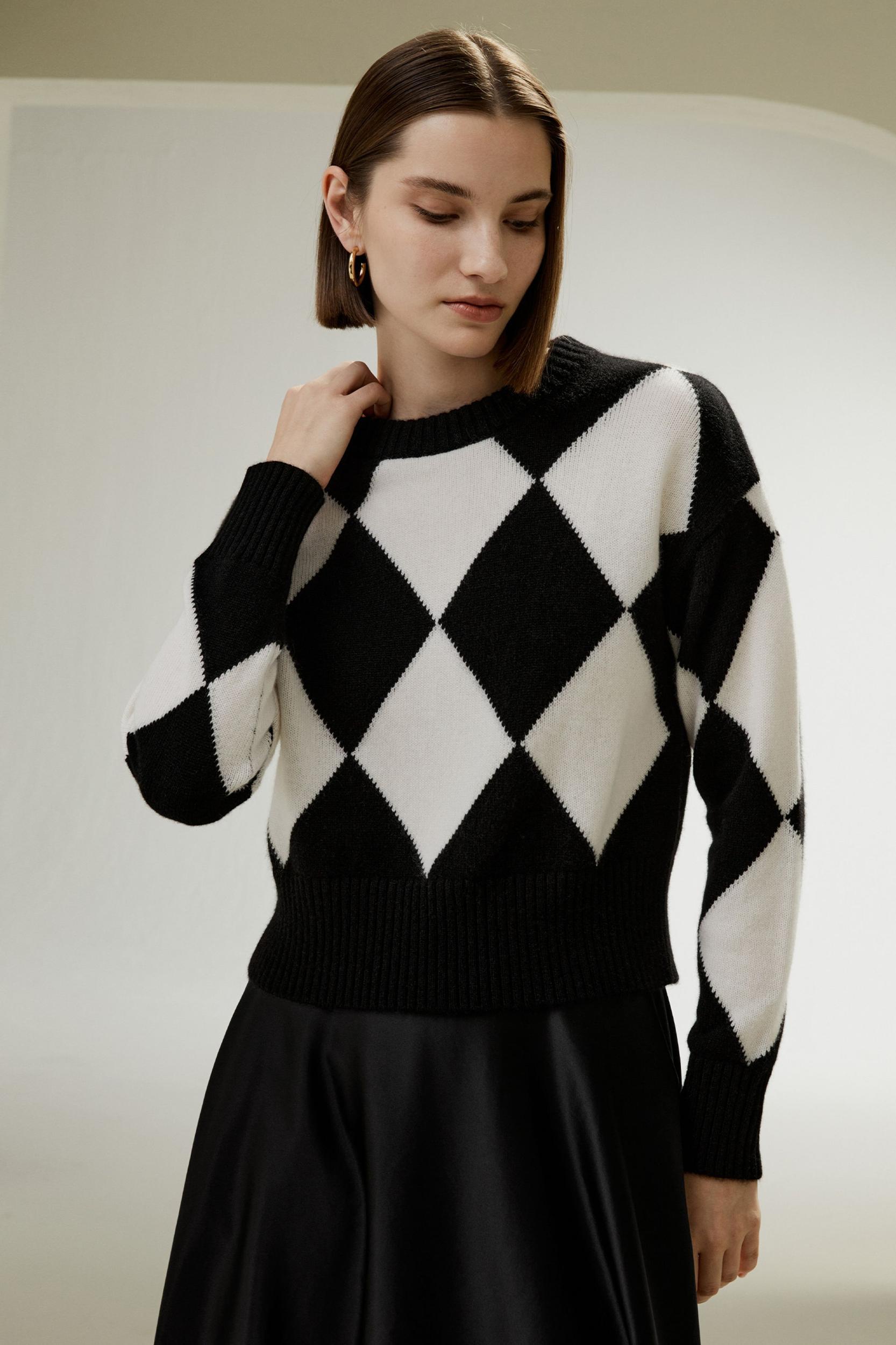 Round Neck Diamond Pattern Cashmere Sweater Product Image