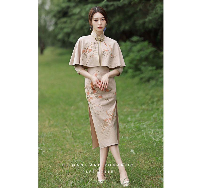 Set: 3/4-Sleeve Floral Midi Qipao + Capelet Product Image