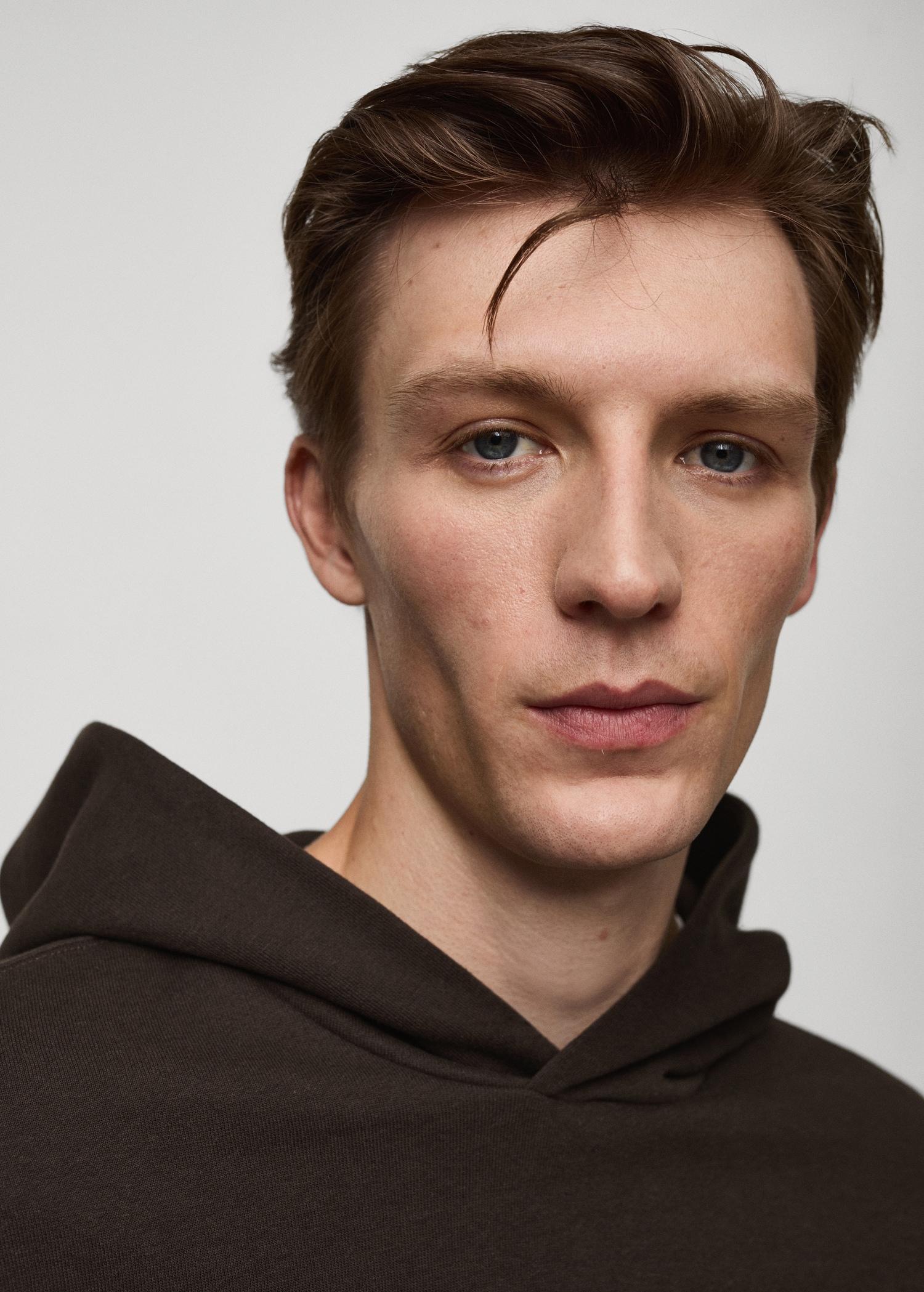 Cotton kangaroo-hooded sweatshirt - Men | MANGO USA Product Image