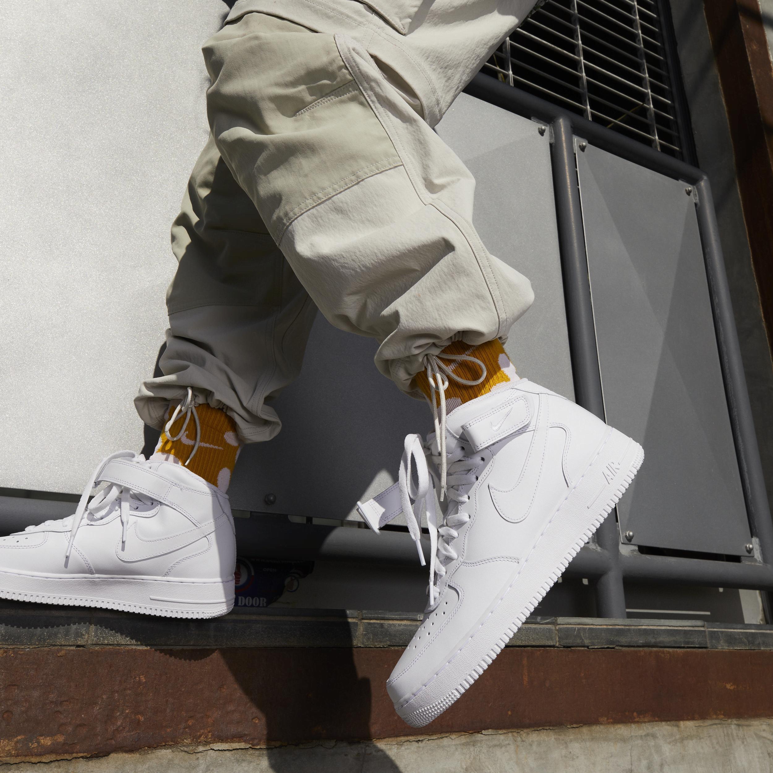 Nike Men's Air Force 1 Mid '07 Shoes Product Image