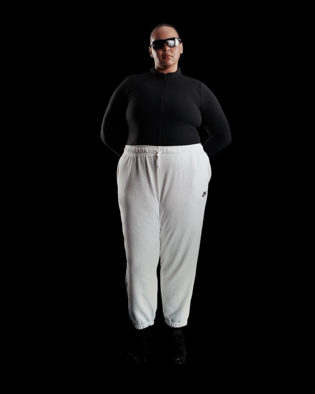 Nike Sportswear Club Fleece Women's Mid-Rise Oversized Sweatpants (Plus Size) Product Image
