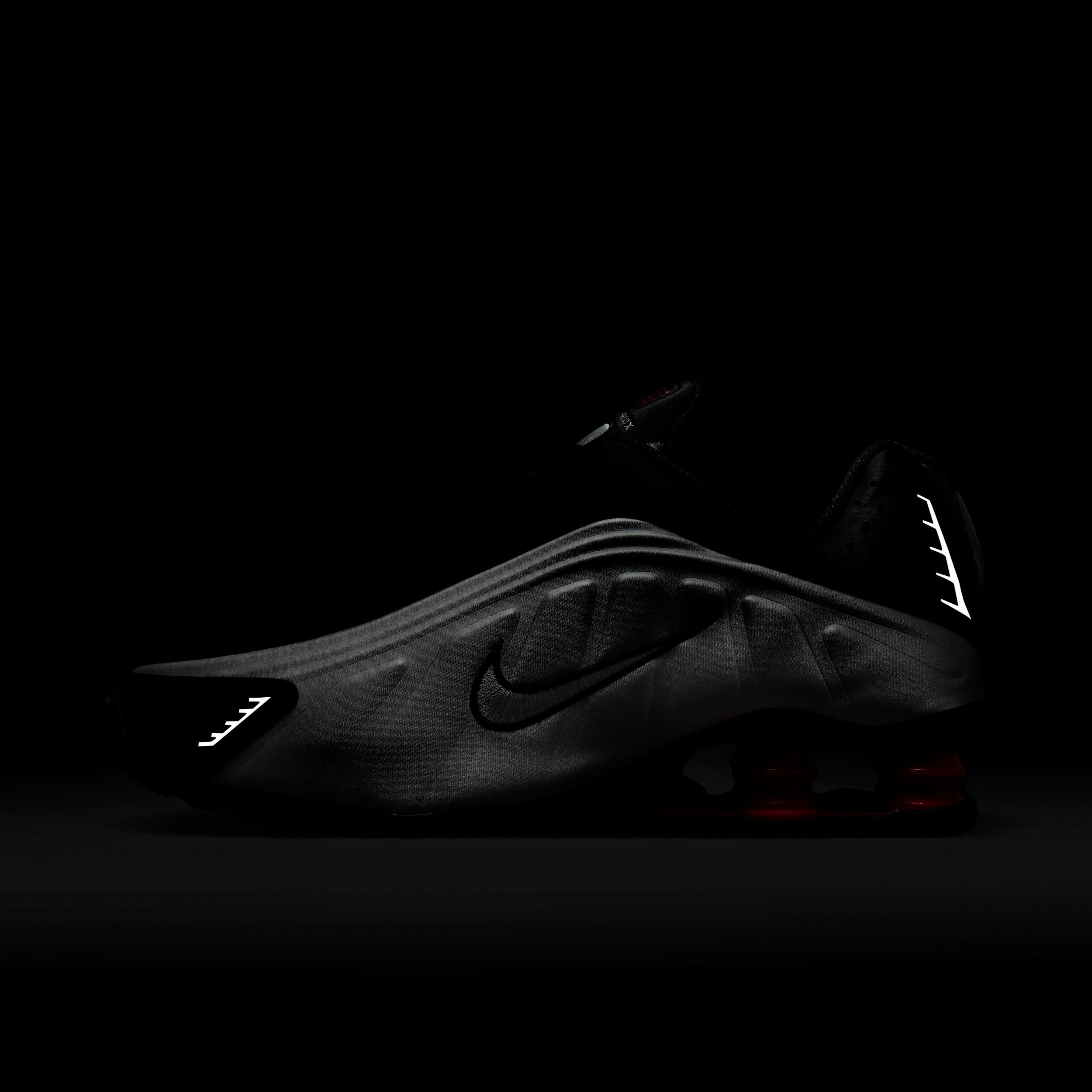 Nike Women's Shox R4 Shoes Product Image