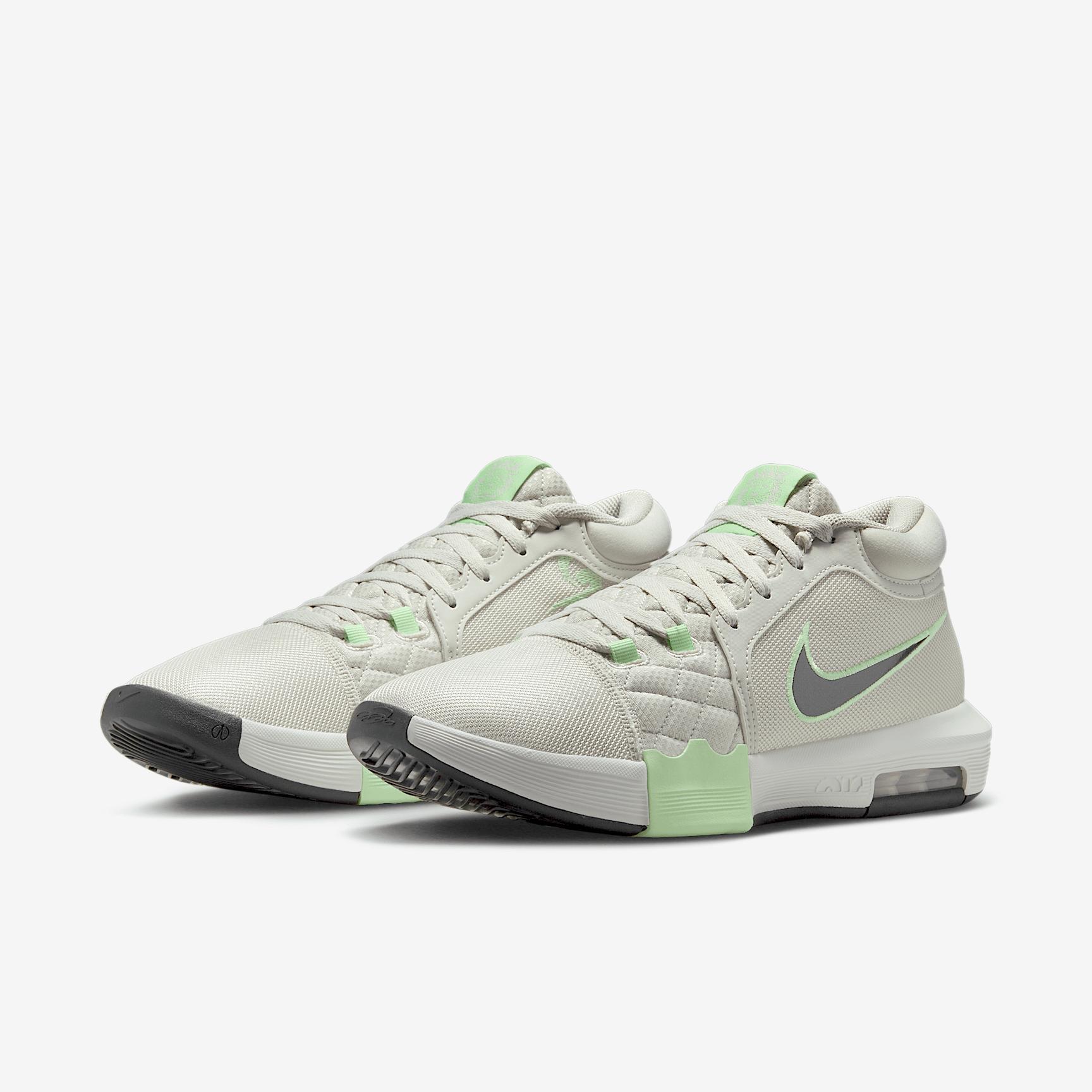 LeBron Witness VIII Basketball Shoes Product Image
