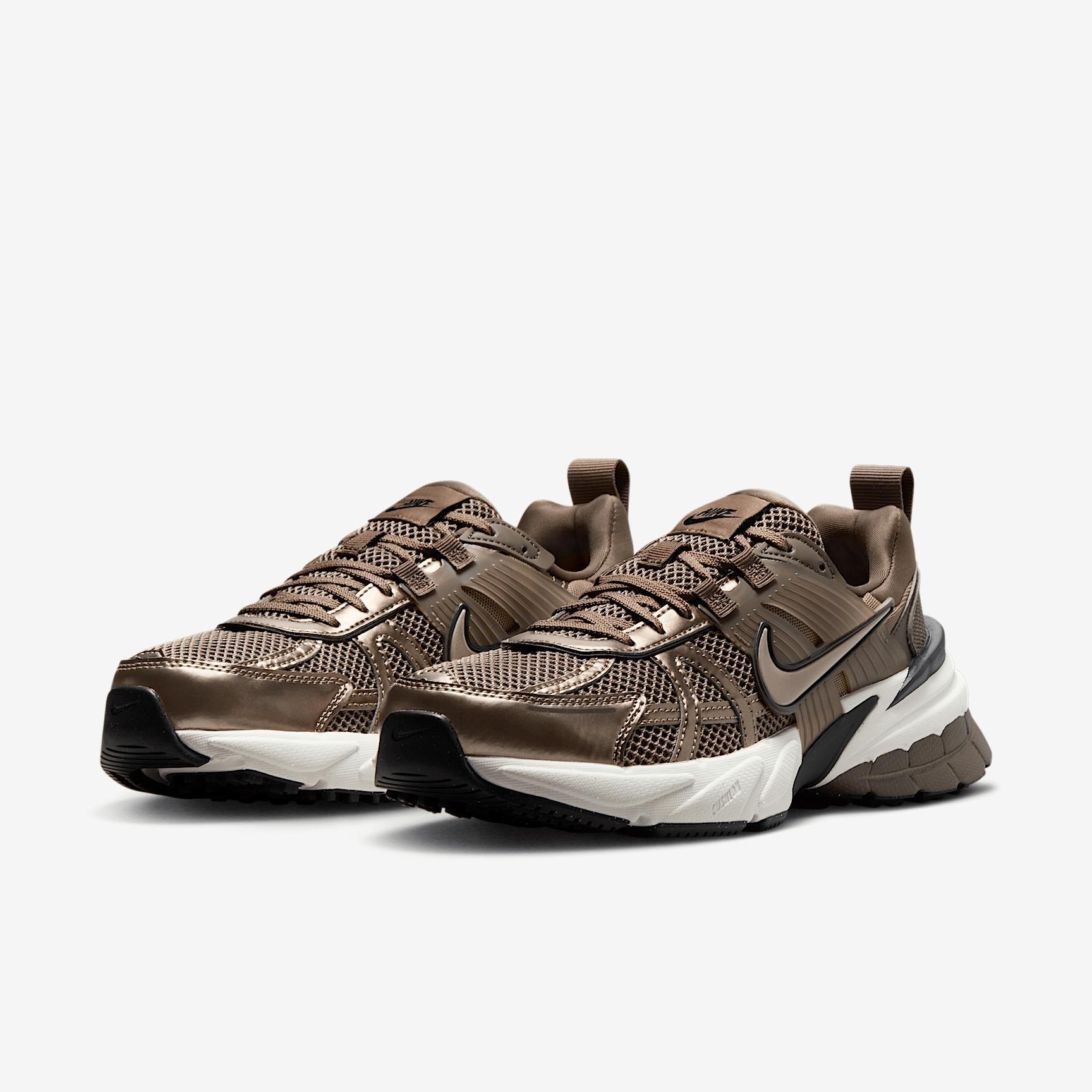 Nike Women's V2K Run Shoes Product Image