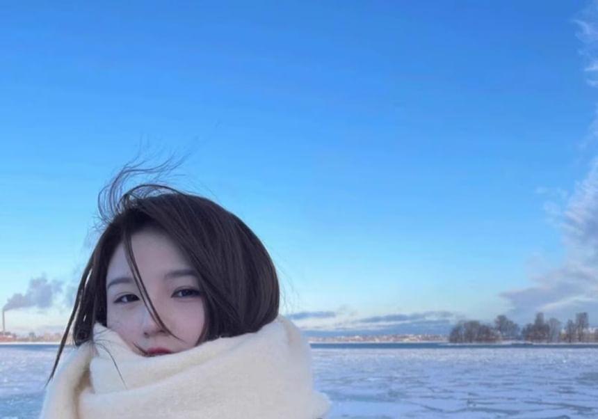 Plain Fringe Scarf Product Image