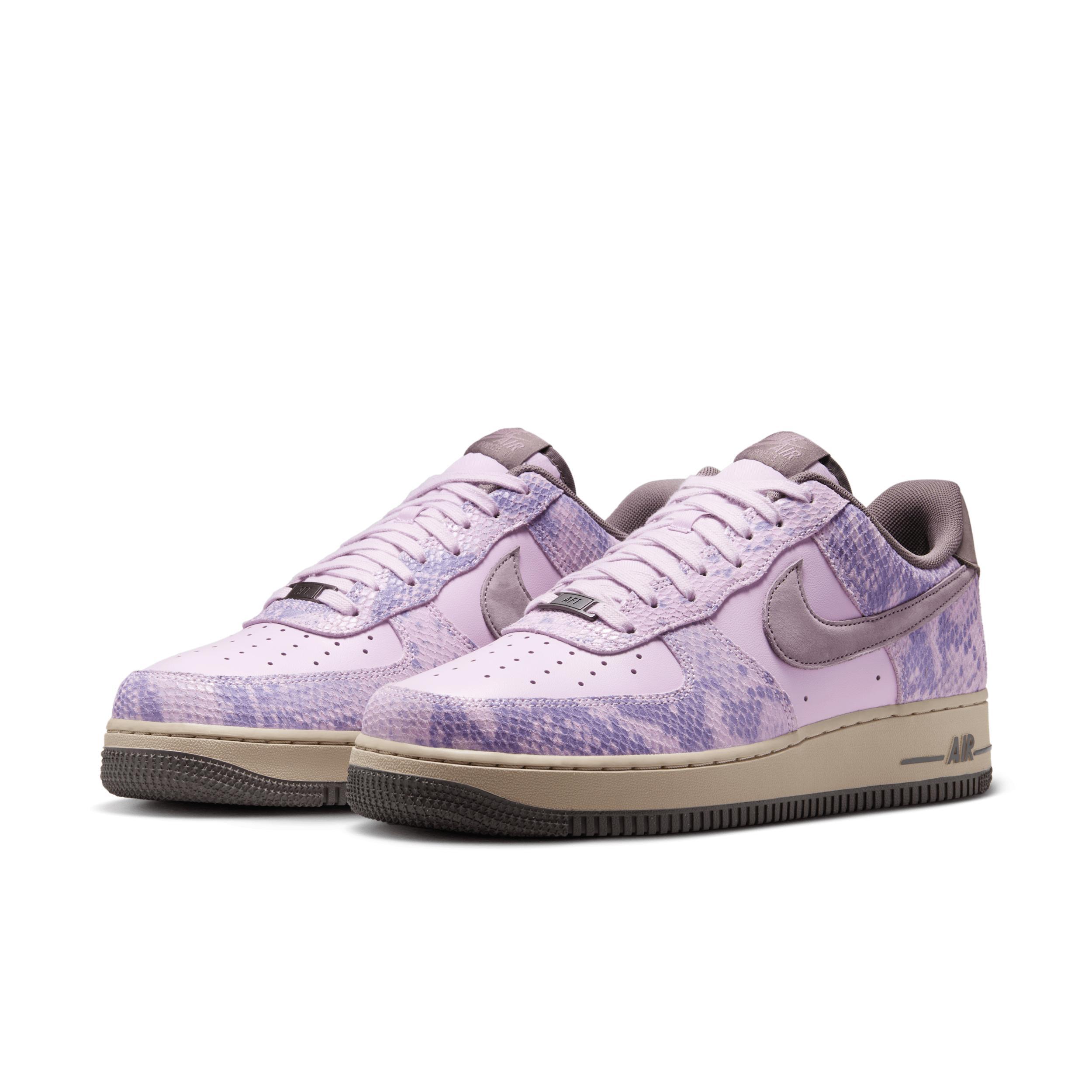 Nike Men's Air Force 1 '07 LV8 Shoes Product Image