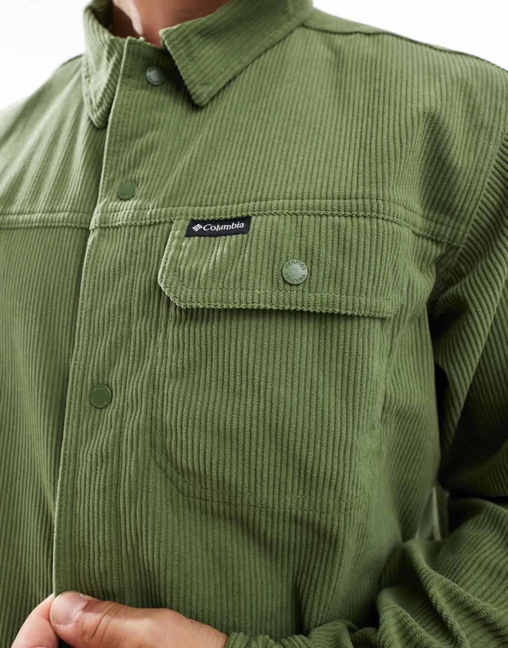 Columbia Flare-Gun corduroy shirt in green Product Image
