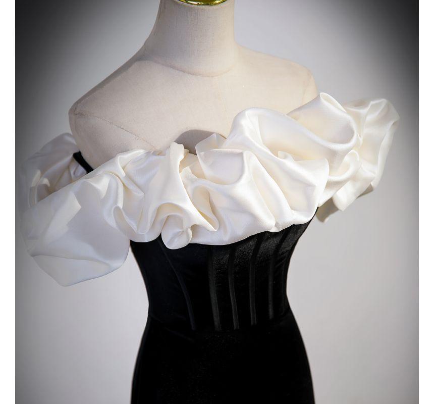 Short-Sleeve Off Shoulder Two Tone Ruffle Velvet Mermaid Evening Gown Product Image