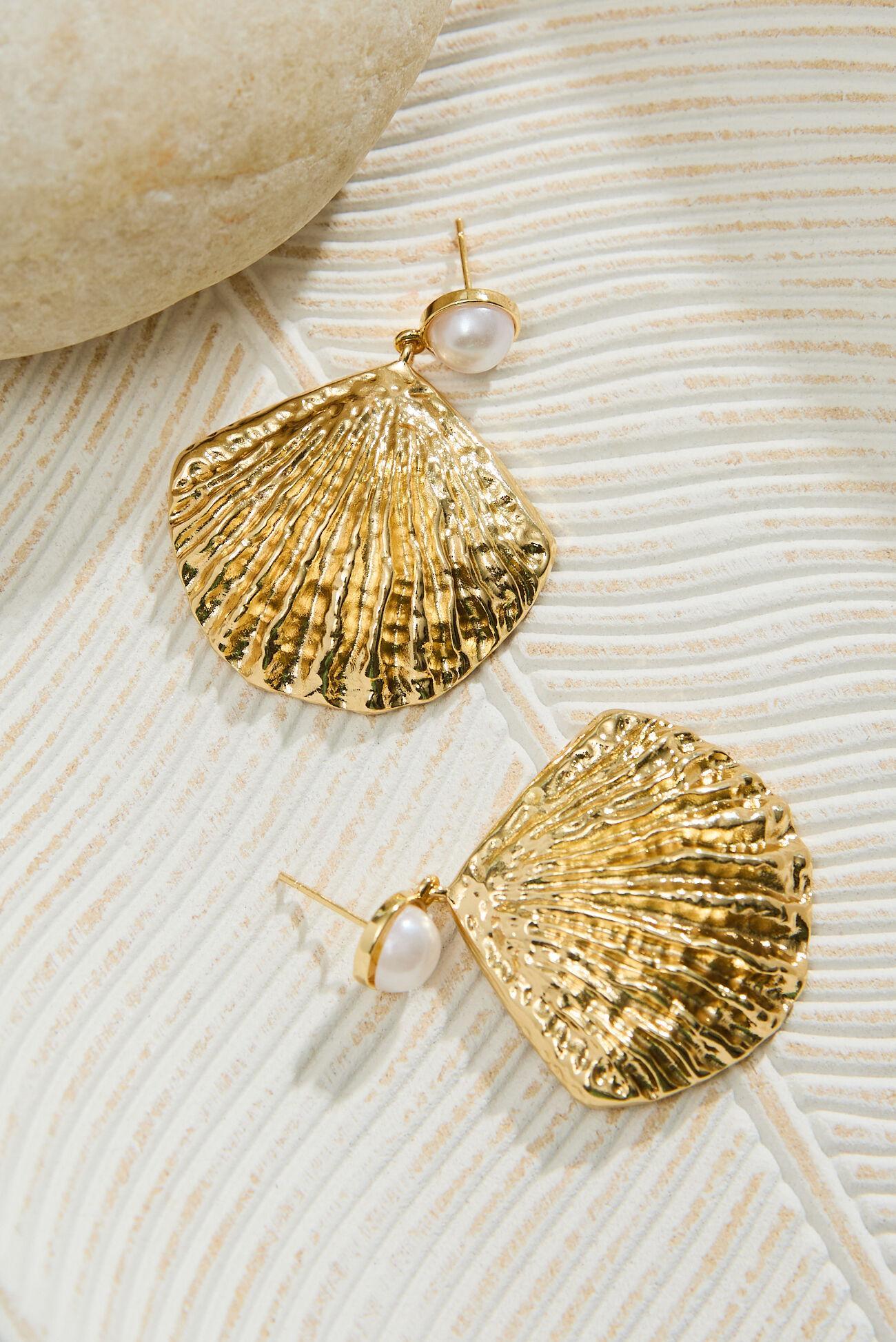 Pearly Seashell Dangle Earrings Product Image