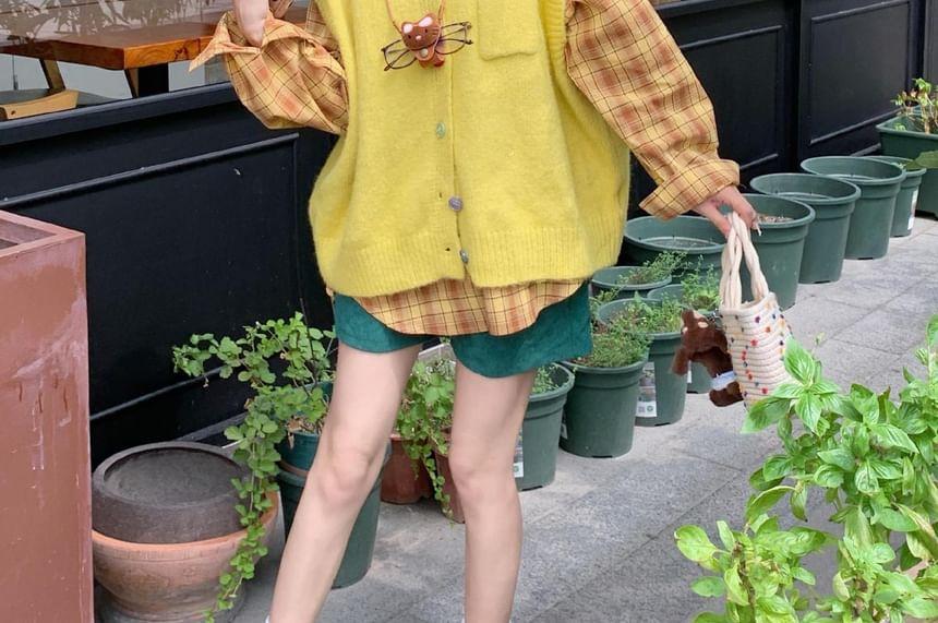 Long-Sleeve Plaid Shirt / Crew Neck Plain Button Sweater Vest Product Image