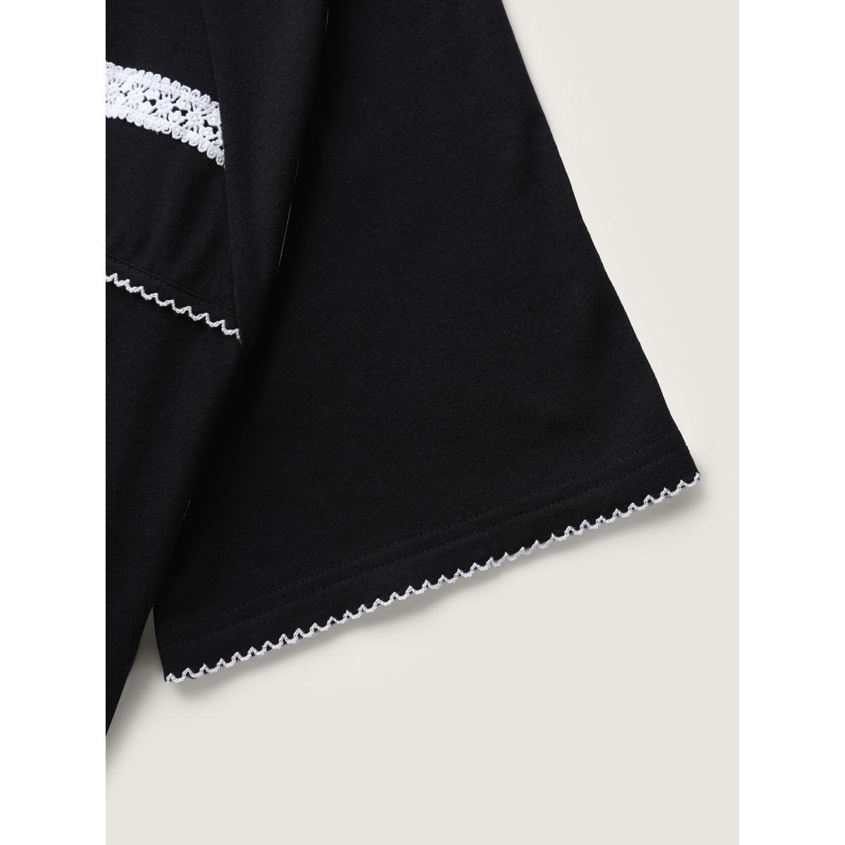 Plus Size Lace Color Contrast Pleated T-Shirt Black Women Woven ribbon&lace trim Flat collar with V-notch Vacation T-shirts BloomChic 26/4X Product Image
