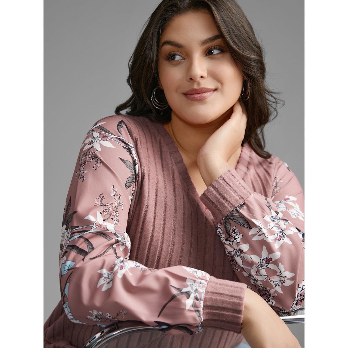 Plus Size V Neck Floral Patchwork Pit Strip T-shirt DustyPink Women Casual Texture Natural Flowers V-neck Loose Everyday T-shirts BloomChic 28/5X Product Image