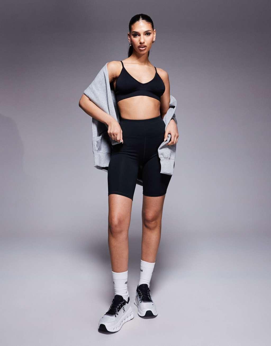 4505 Icon seamless active intimate bra in black  Product Image