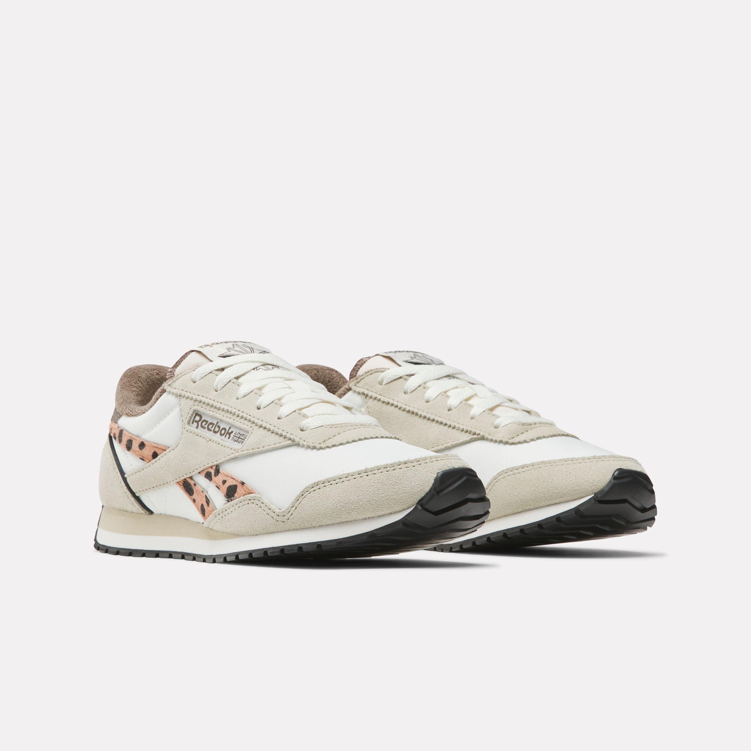 Women's Classic AZ Shoes Product Image