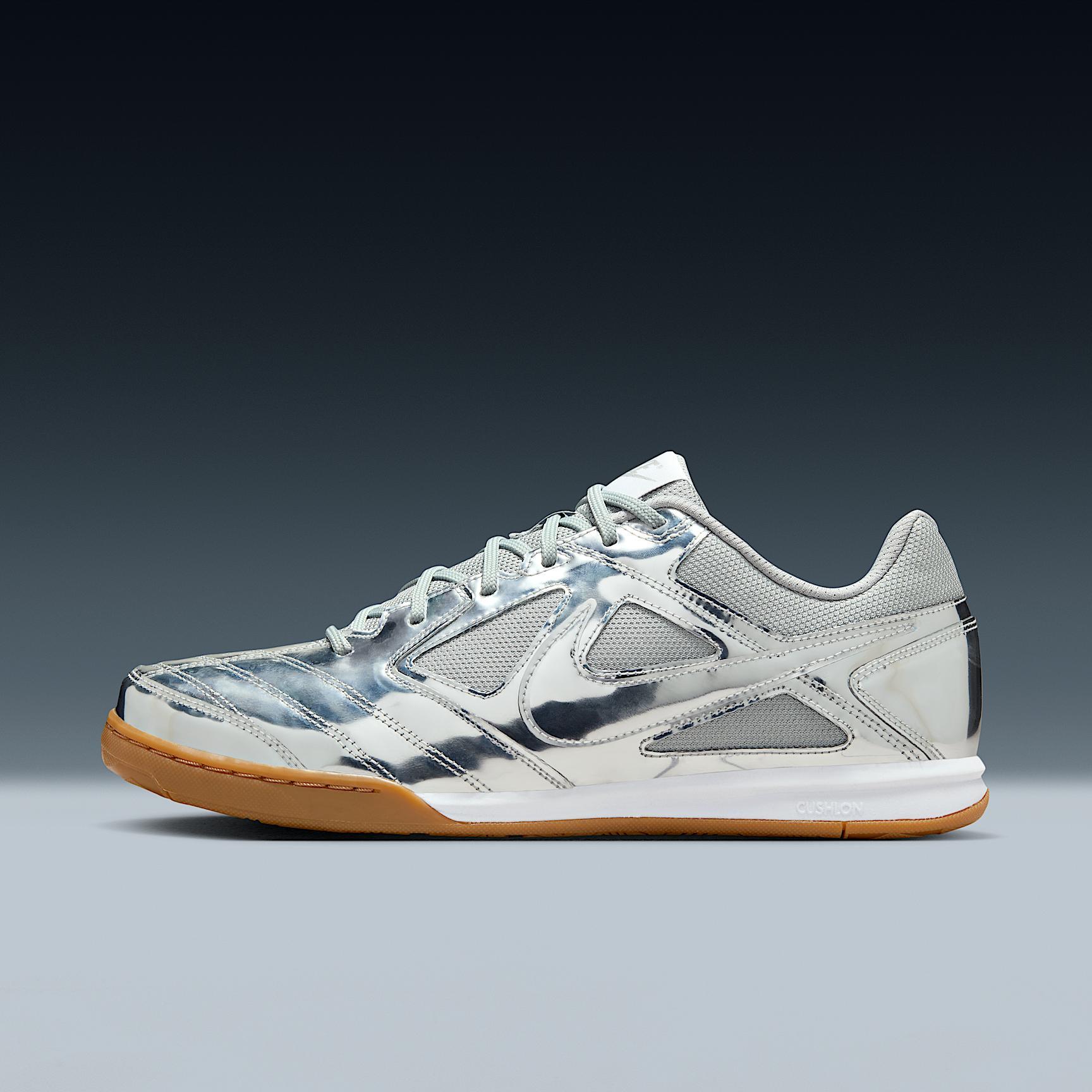 Nike Men's Gato LV8 Shoes Product Image