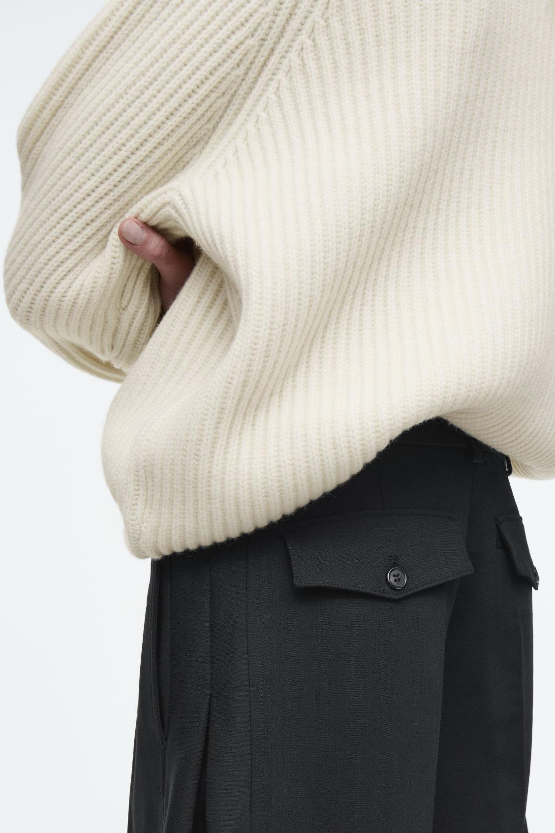 WOOL-BLEND BARREL-LEG PANTS Product Image