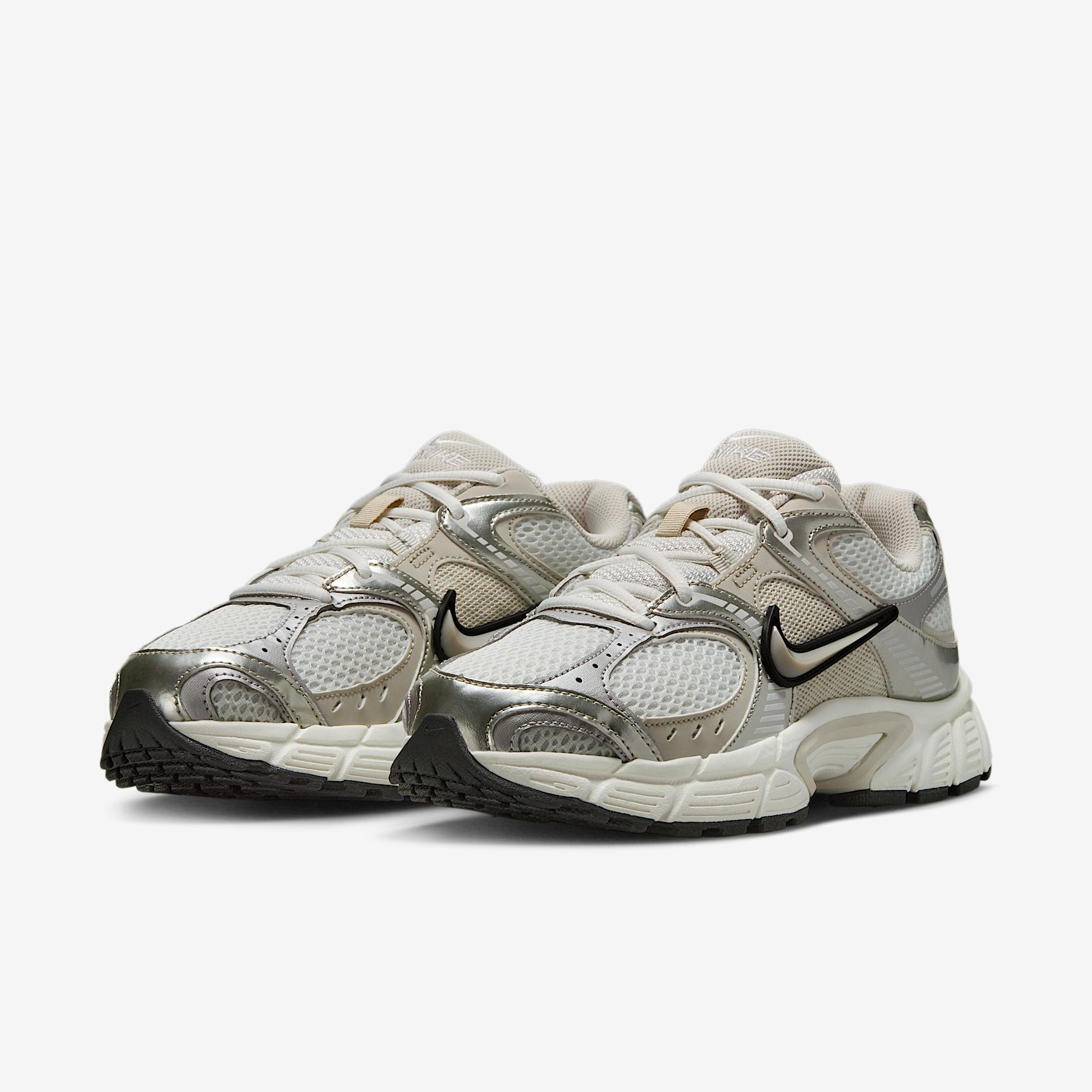 Nike Womens V5 RNR Casual Shoes in Summit White/Sail/Black Product Image