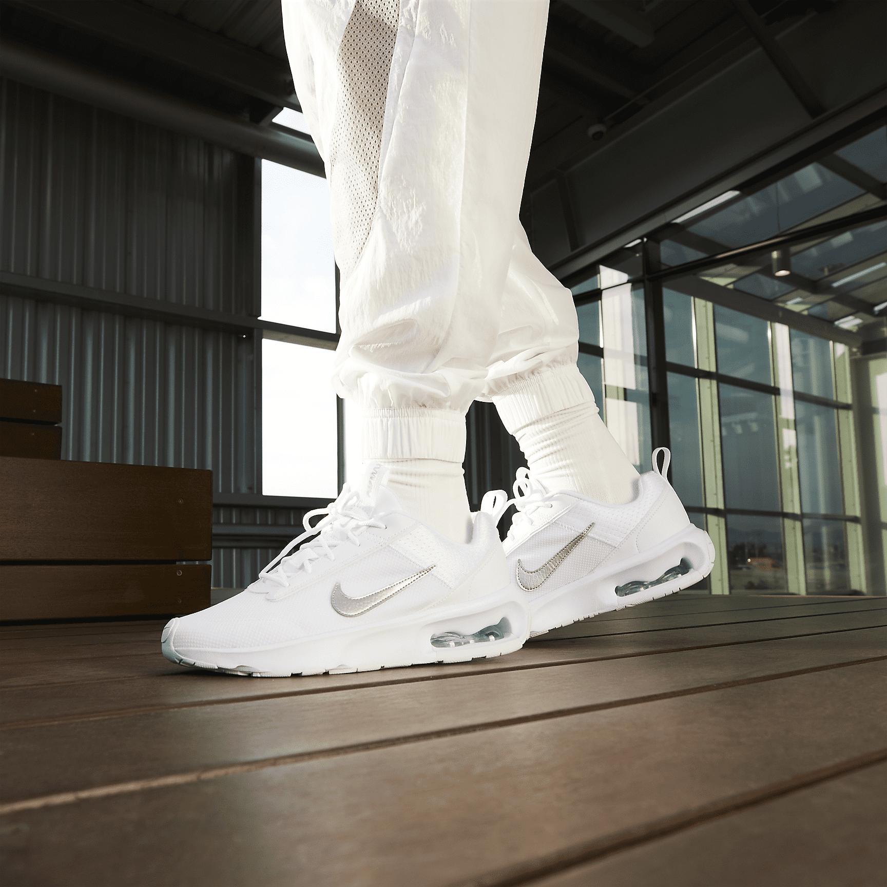 Nike Women's Air Max INTRLK Lite Shoes Product Image