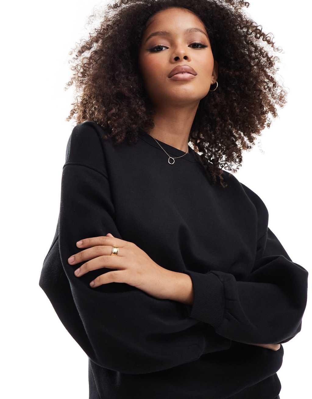 Bershka oversized sweatshirt in black Product Image