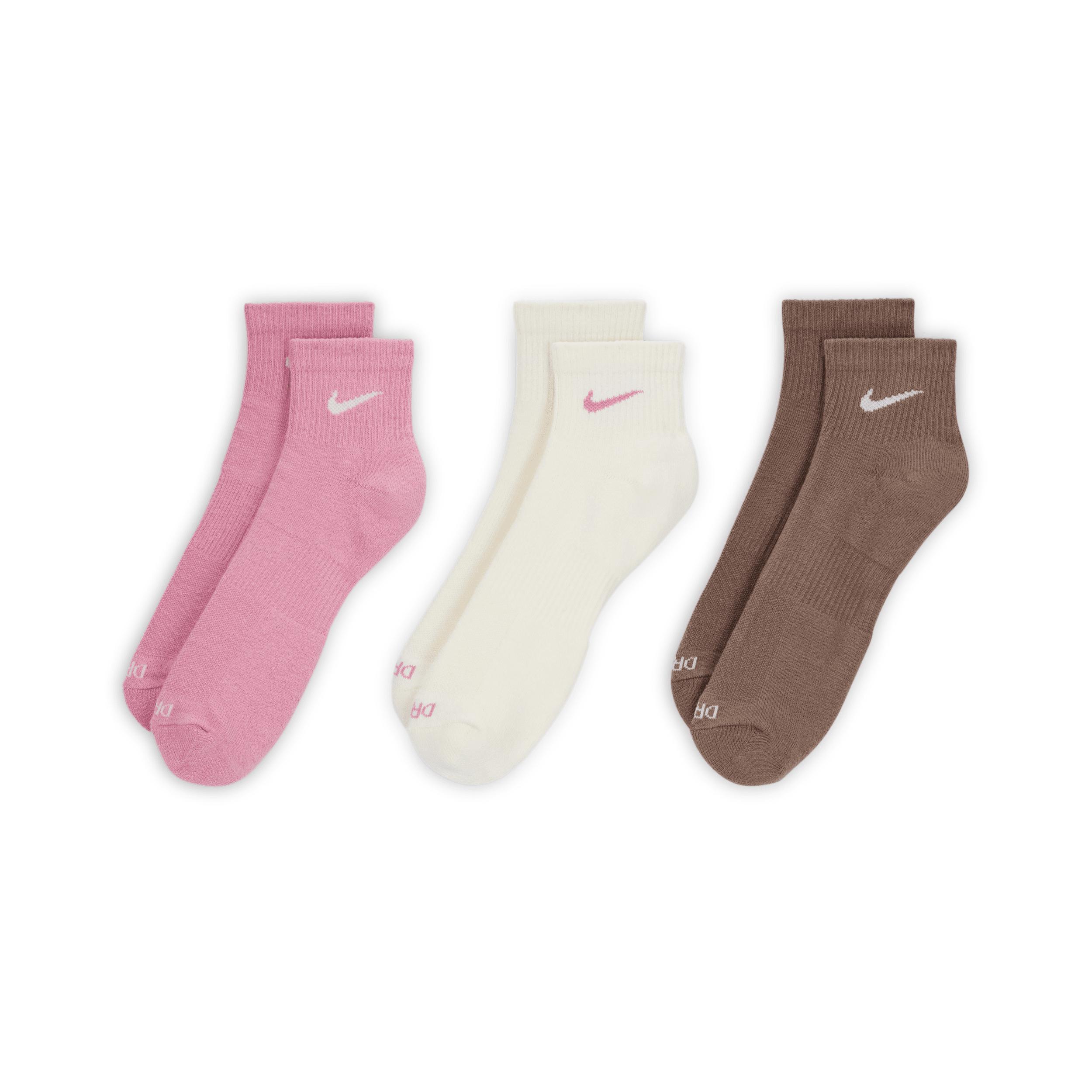 Nike Mens Everyday Plus Cushioned Training Ankle Socks (3 Pairs) Product Image