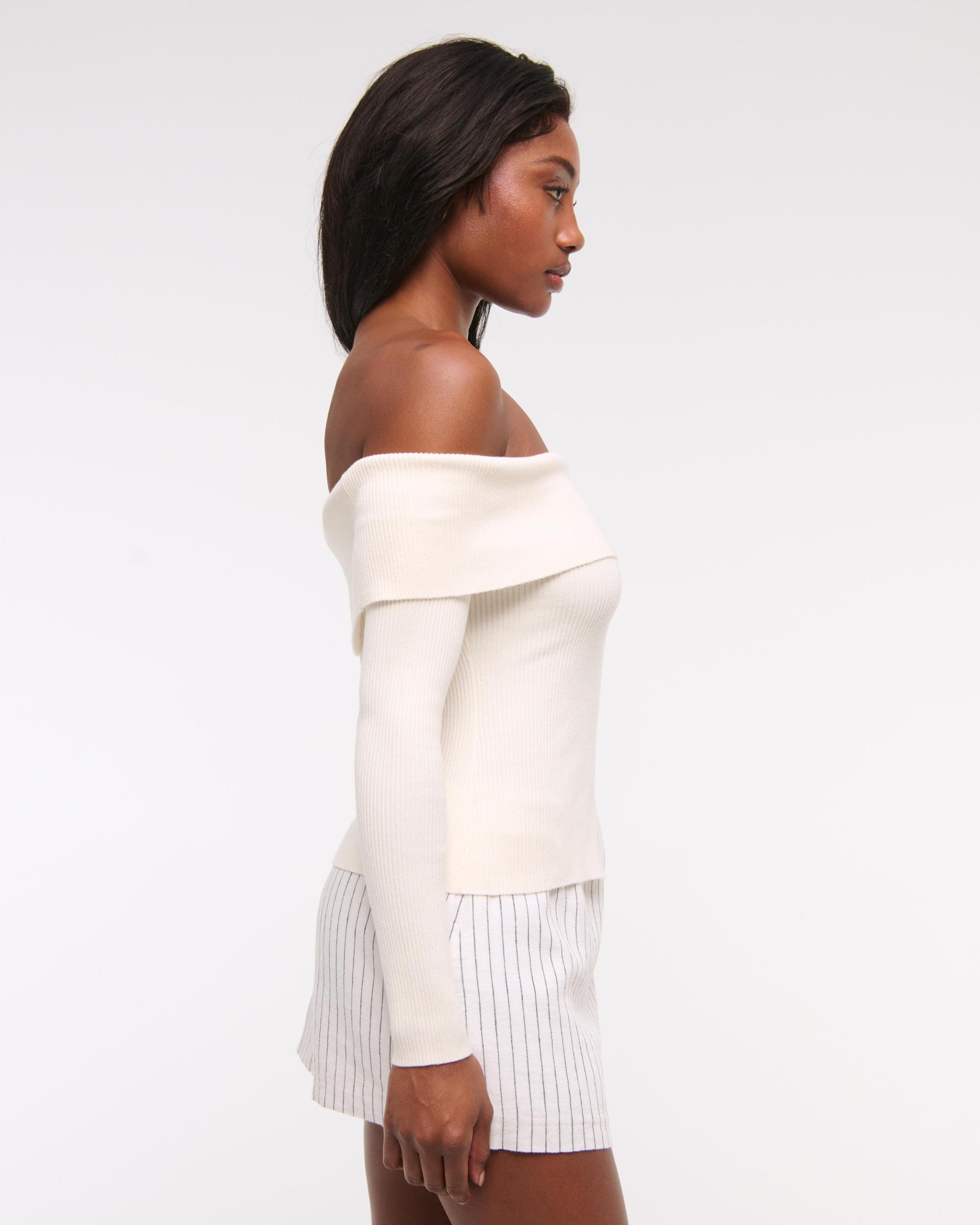 The A&F Scarlett Mid Rise Linen-Blend Mini Skort Product Image